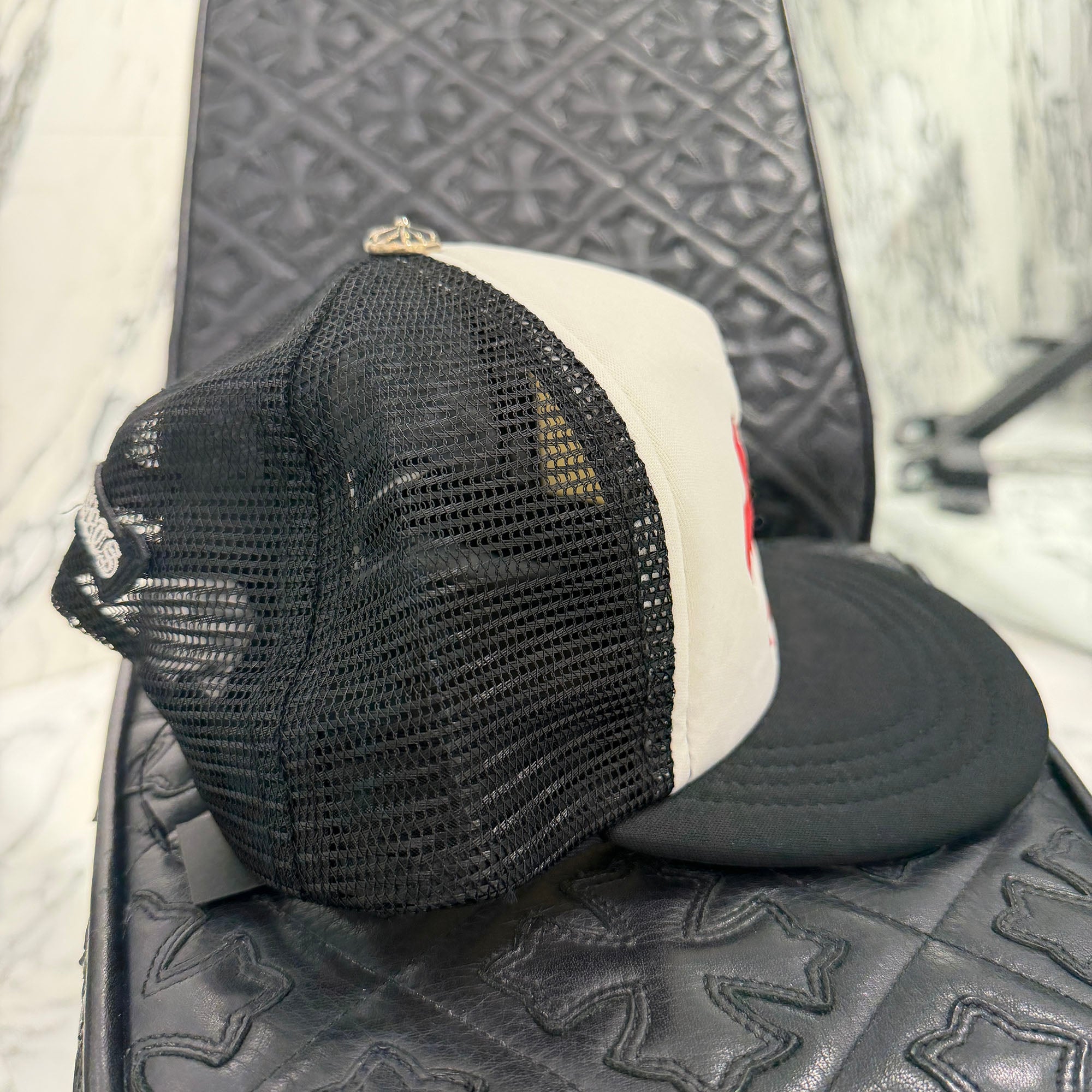 CHROME HEARTS Tricolor Triple Cross Patch Trucker Cap ONE SIZE (51-61) クロムハーツ トリコロール トリプルクロスパッチ トラッカーキャップ ONE SIZE (51-61)