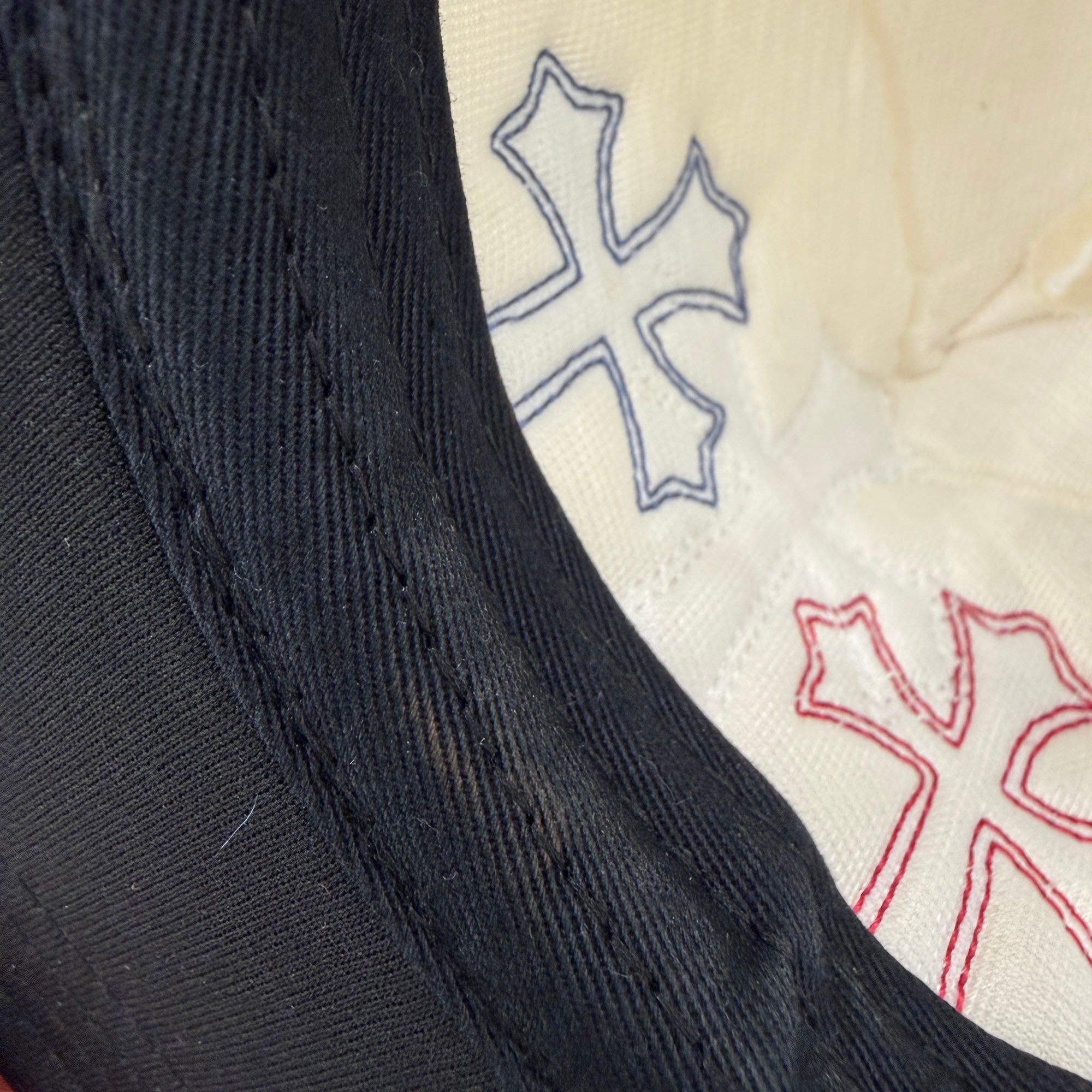 CHROME HEARTS Tricolor Triple Cross Patch Trucker Cap ONE SIZE (51-61) クロムハーツ トリコロール トリプルクロスパッチ トラッカーキャップ ONE SIZE (51-61)