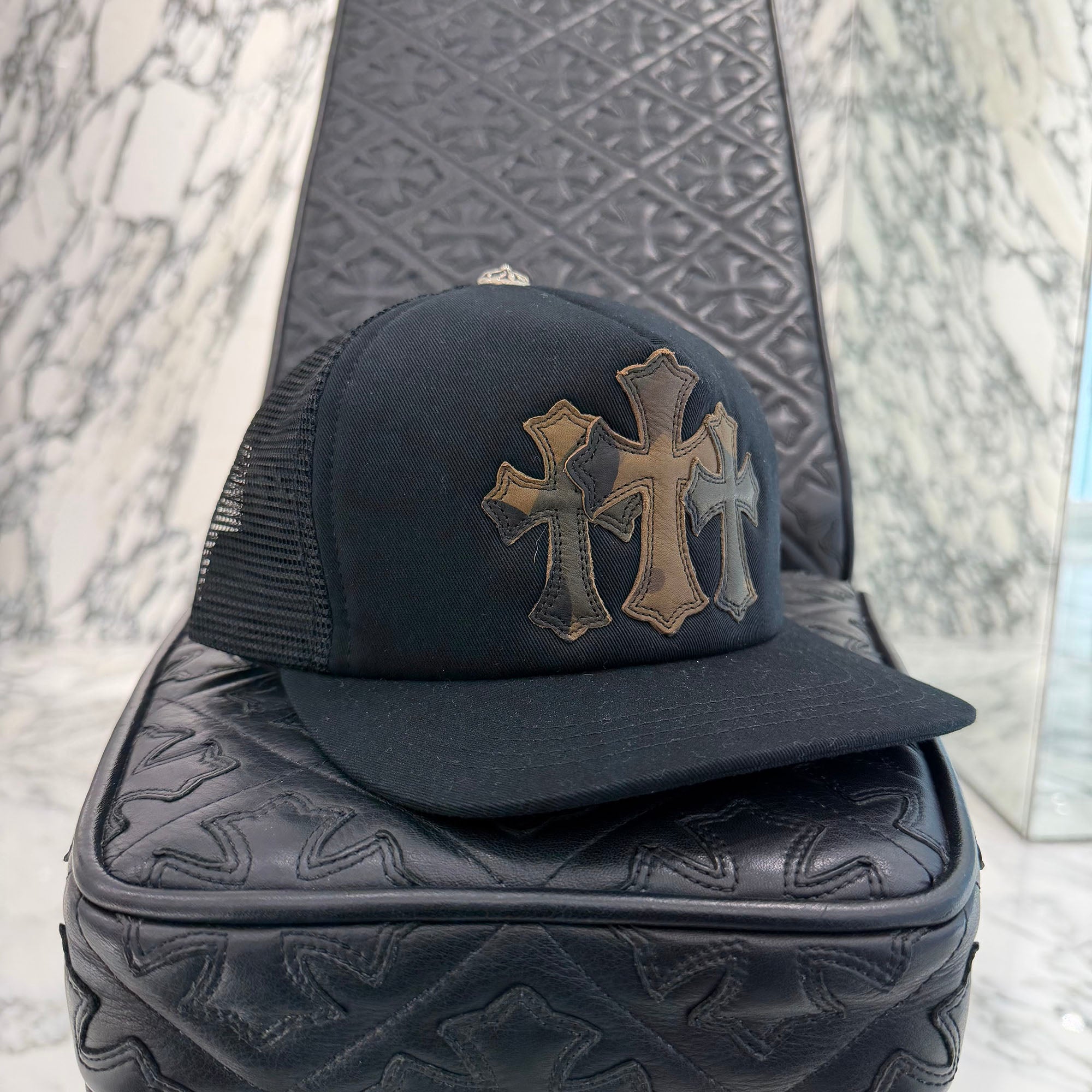 CHROME HEARTS Camo Triple Cross Leather Patch Trucker Cap ONE SIZE (51-61) クロムハーツ カモ トリプルクロス レザーパッチ トラッカーキャップ サイズONE SIZE (51-61)