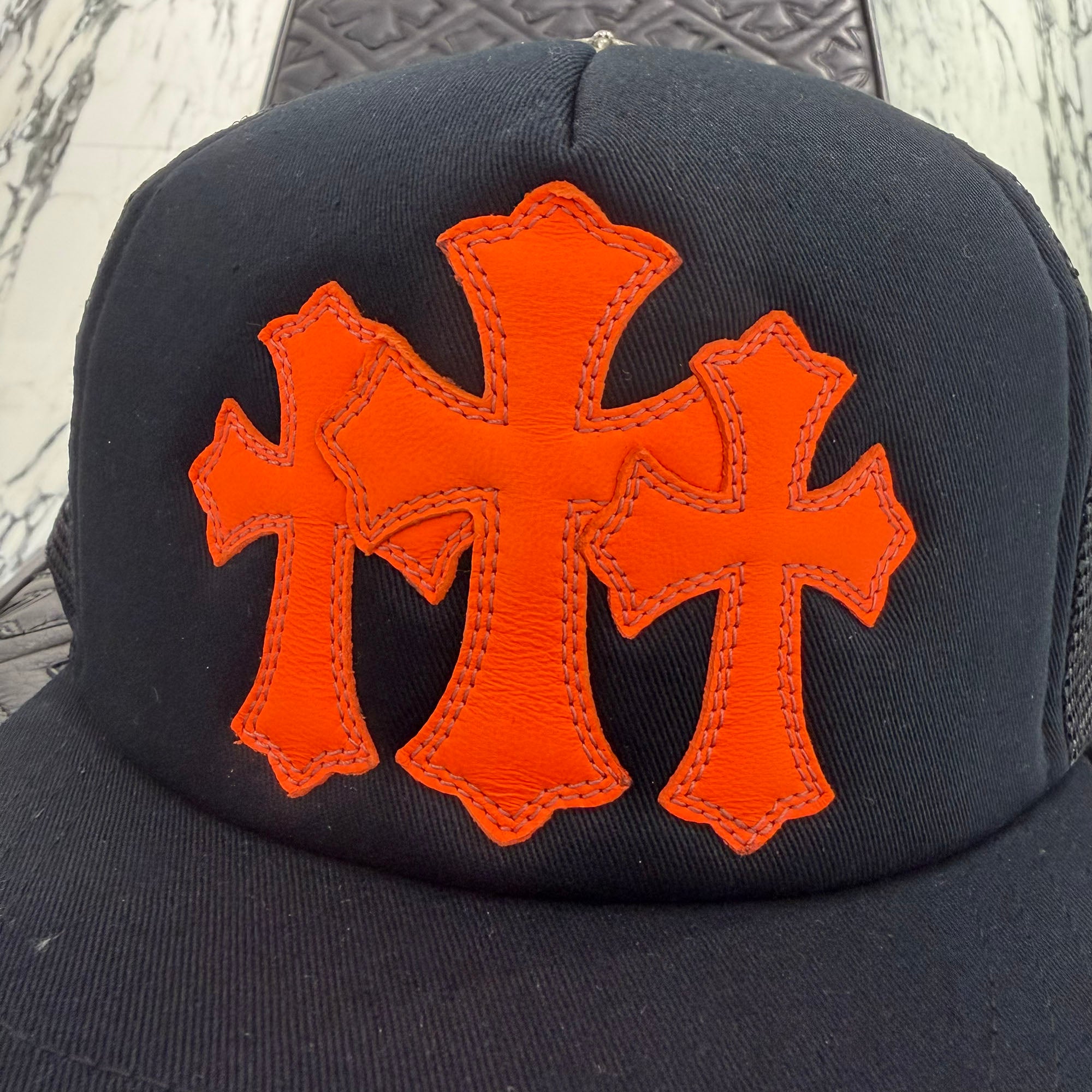 CHROME HEARTS/クロス トラッカーキャップ CHROME HEARTS Triple Cross Leather Patch Trucker Cap ONE SIZE (51