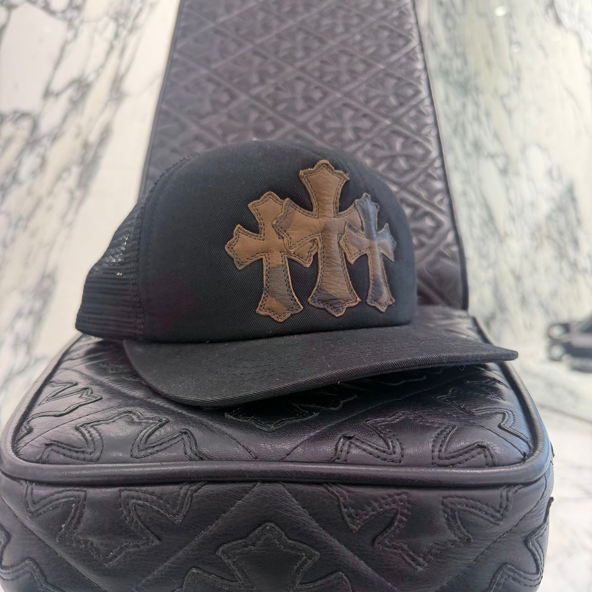 CHROME HEARTS Camo Triple Cross Leather Patch Trucker Cap ONE SIZE (51-61) クロムハーツ カモ トリプルクロス レザーパッチ トラッカーキャップ サイズONE SIZE (51-61)