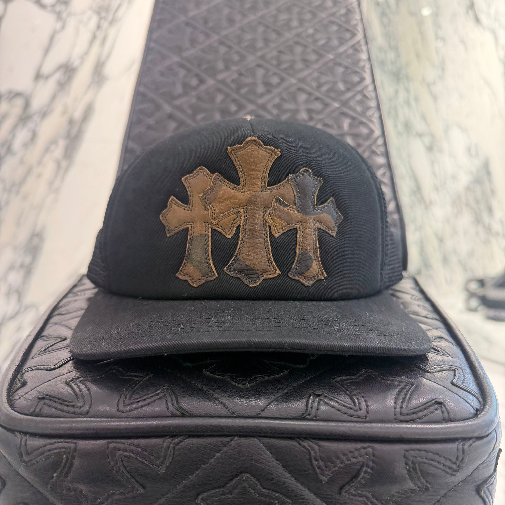CHROME HEARTS Camo Triple Cross Leather Patch Trucker Cap ONE SIZE (51-61) クロムハーツ カモ トリプルクロス レザーパッチ トラッカーキャップ サイズONE SIZE (51-61)