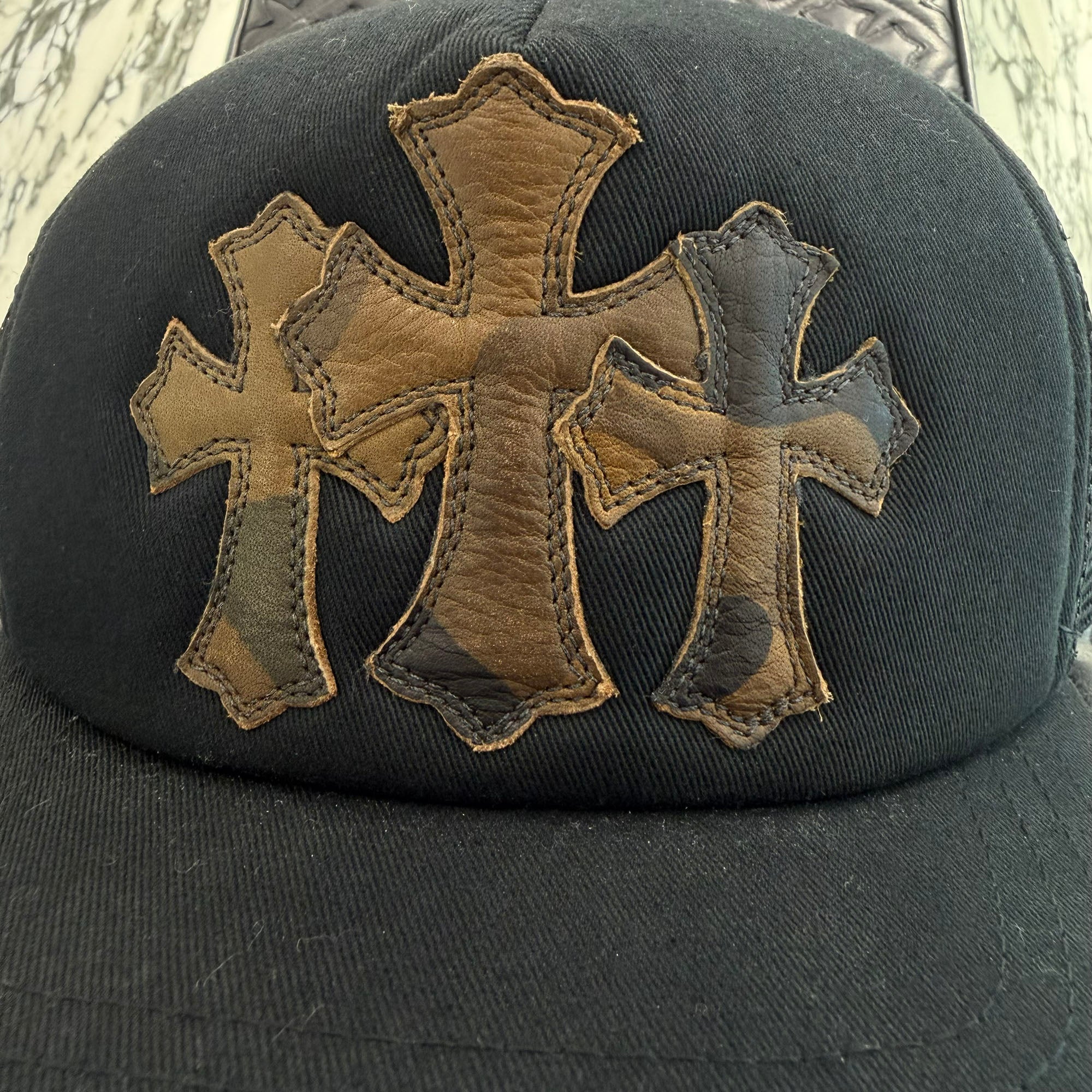 CHROME HEARTS Camo Triple Cross Leather Patch Trucker Cap ONE SIZE (51-61) クロムハーツ カモ トリプルクロス レザーパッチ トラッカーキャップ サイズONE SIZE (51-61)