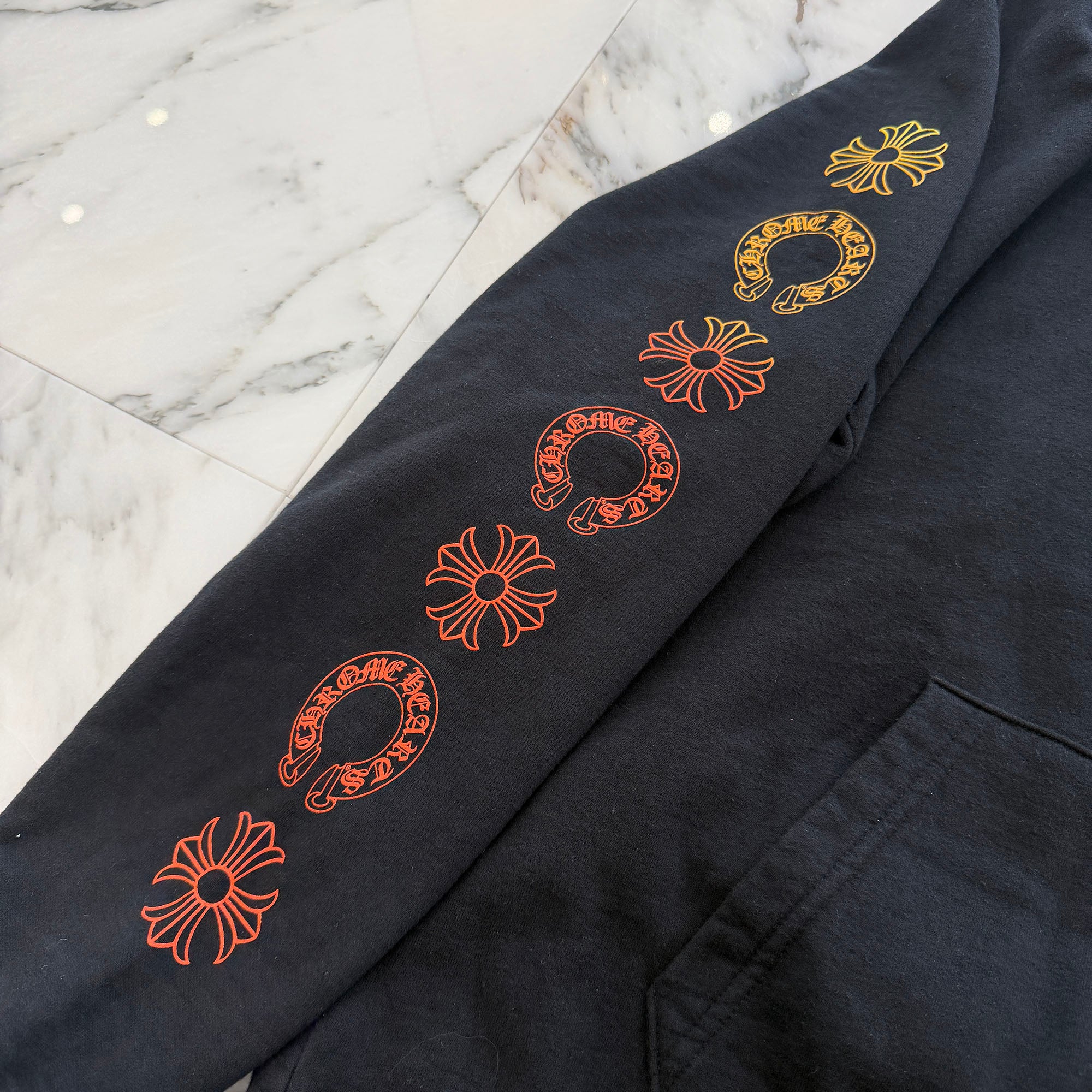 CHROME HEARTS Gradient Vertical Logo Print Pullover Hoodie Size M クロムハーツ グラデーション ヴァーティカルロゴ プリント プルオーバー フーディー サイズM