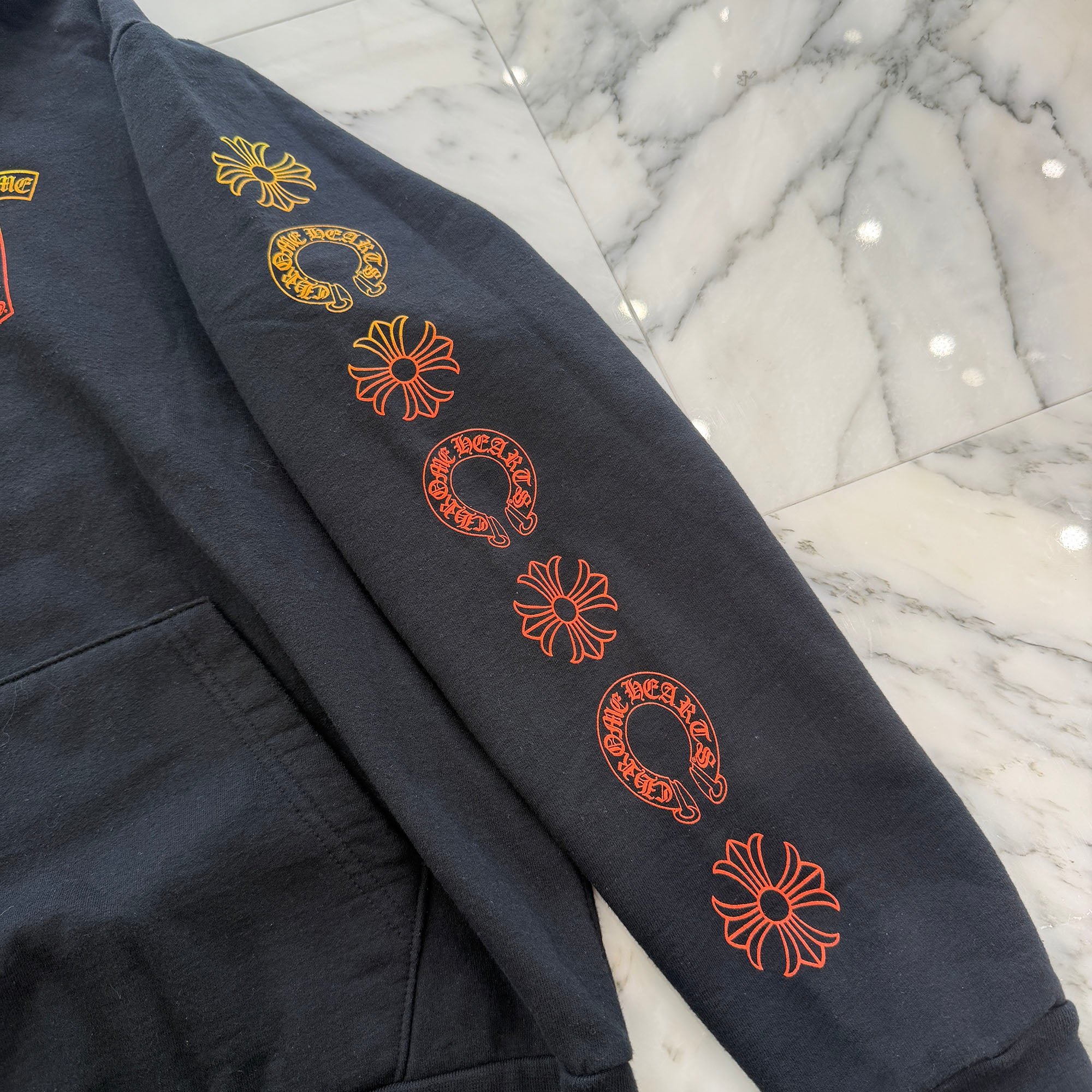 CHROME HEARTS Gradient Vertical Logo Print Pullover Hoodie Size M クロムハーツ グラデーション ヴァーティカルロゴ プリント プルオーバー フーディー サイズM