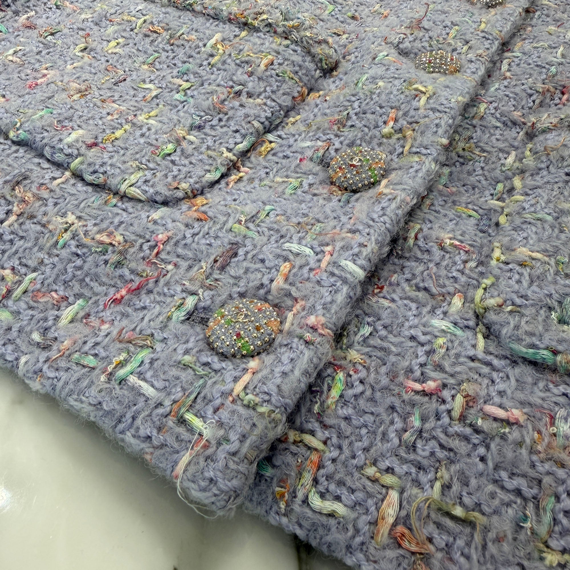 CHANEL 2025AW Coco Mark Button Wool Tweed Lilac Multicolor Jacket P80403V72805 Size 50 シャネル ココマークボタン ウールツイード ライラックマルチカラージャケット サイズ50