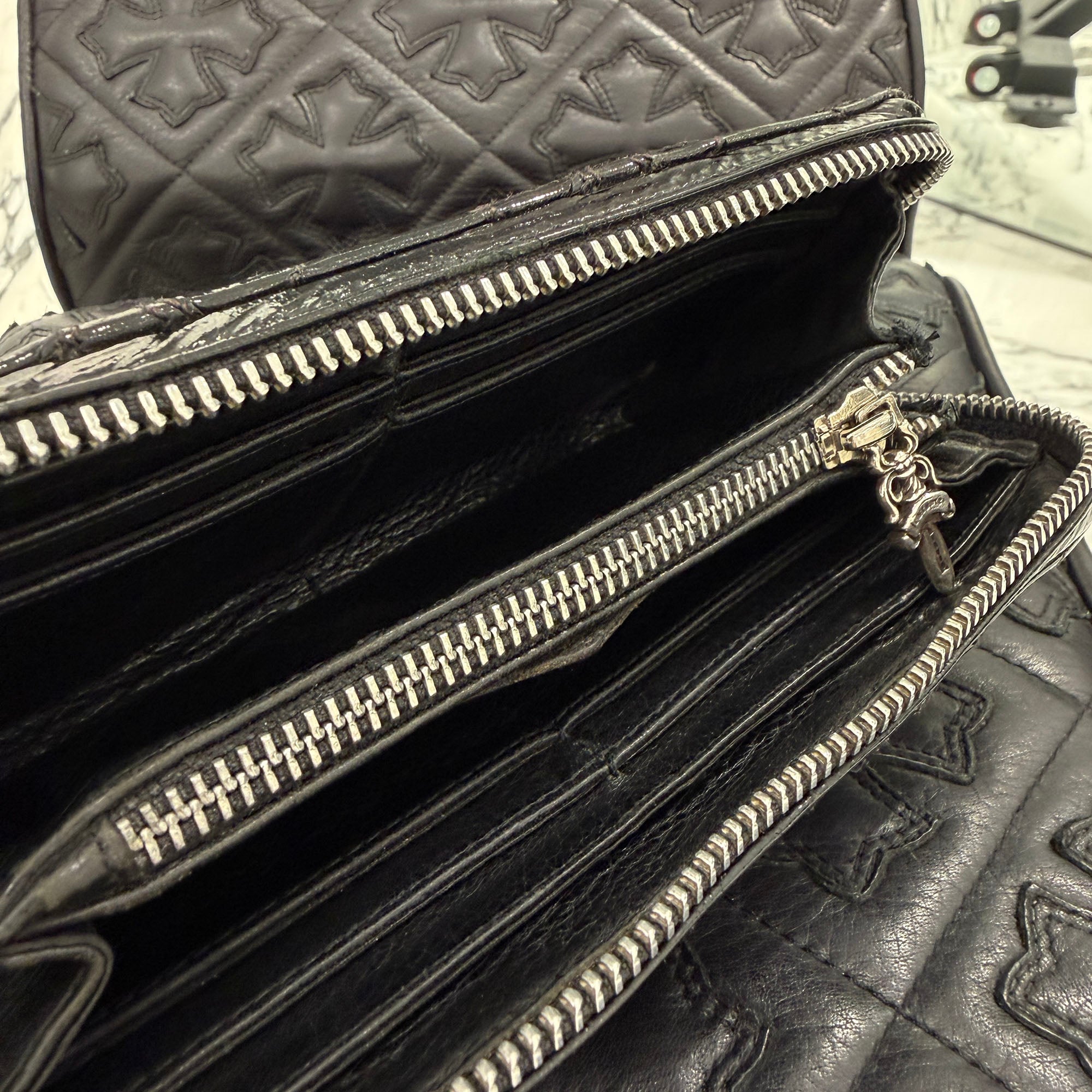 CHROME HEARTS Cemetery Cross Leather Patch Quilting Patent Leather Wallet クロムハーツ セメタリークロス レザーパッチ キルティングパテントレザー ウォレット