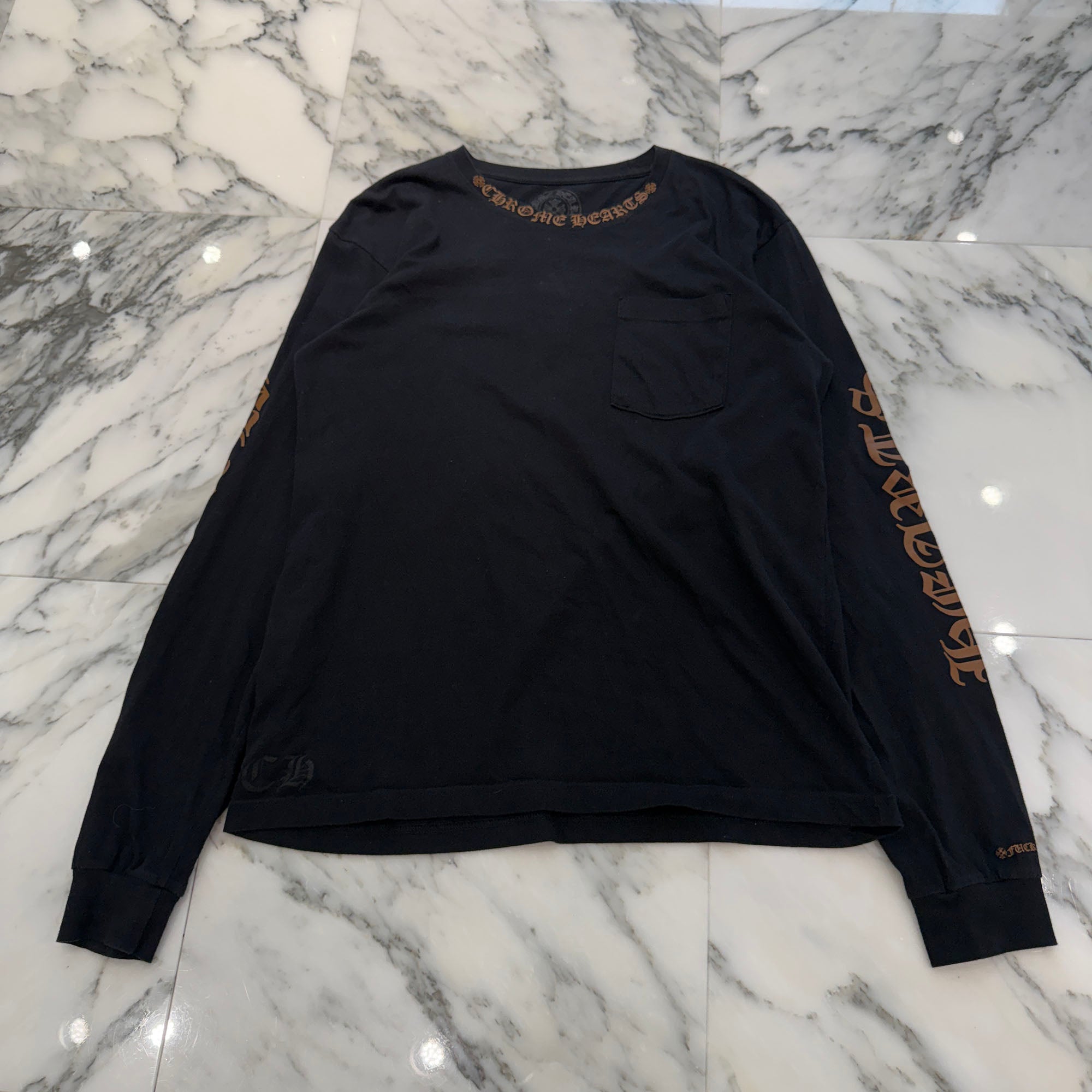 CHROME HEARTS Old English Brown Neck Logo Long Sleeve Tee Size L クロムハーツ オールドイングリッシュ ブラウン ネックロゴ ロングスリーブTシャツ サイズL