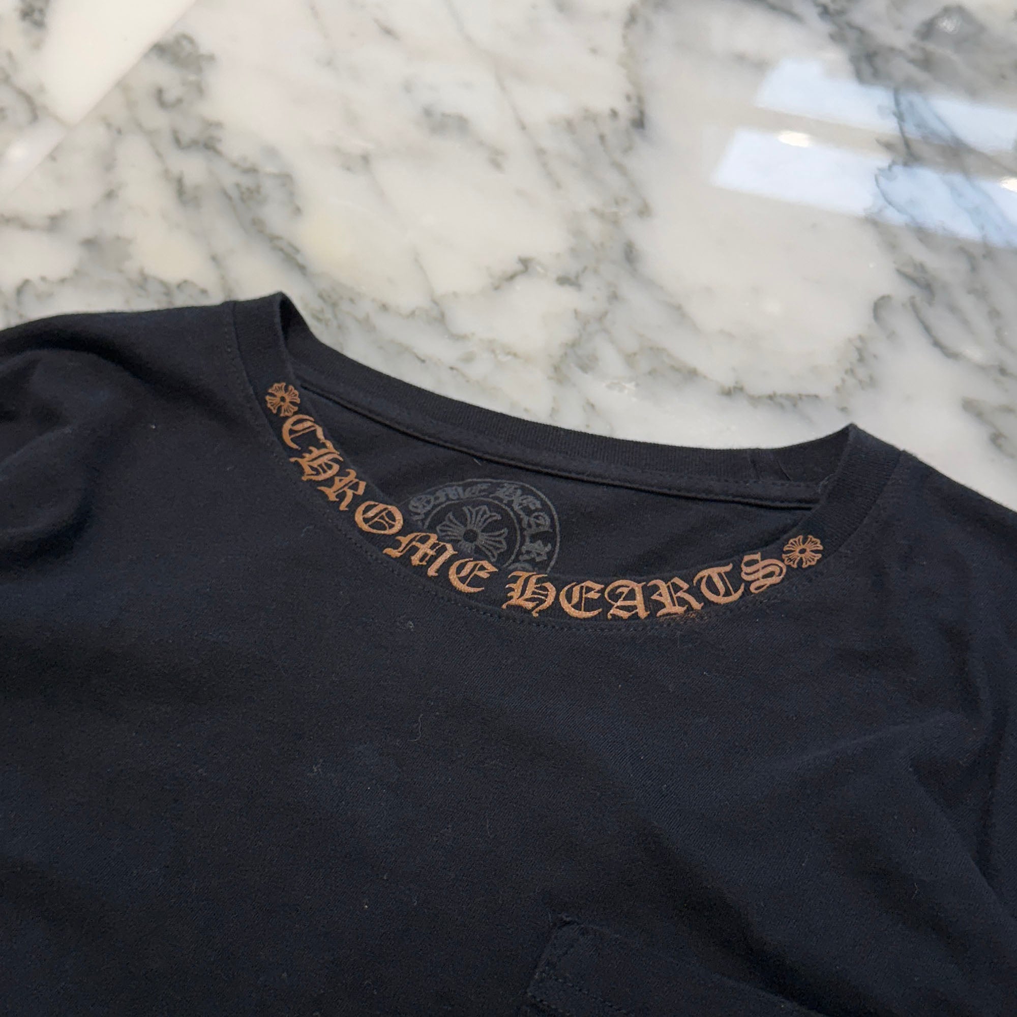 CHROME HEARTS Old English Brown Neck Logo Long Sleeve Tee Size L クロムハーツ オールドイングリッシュ ブラウン ネックロゴ ロングスリーブTシャツ サイズL