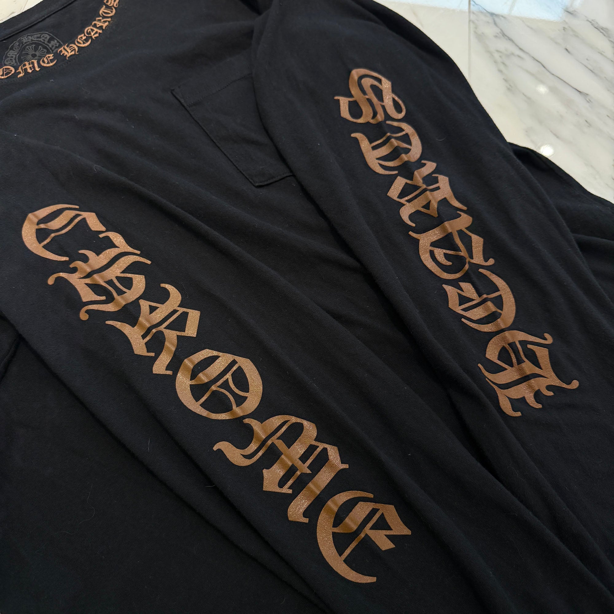 CHROME HEARTS Old English Brown Neck Logo Long Sleeve Tee Size L クロムハーツ オールドイングリッシュ ブラウン ネックロゴ ロングスリーブTシャツ サイズL