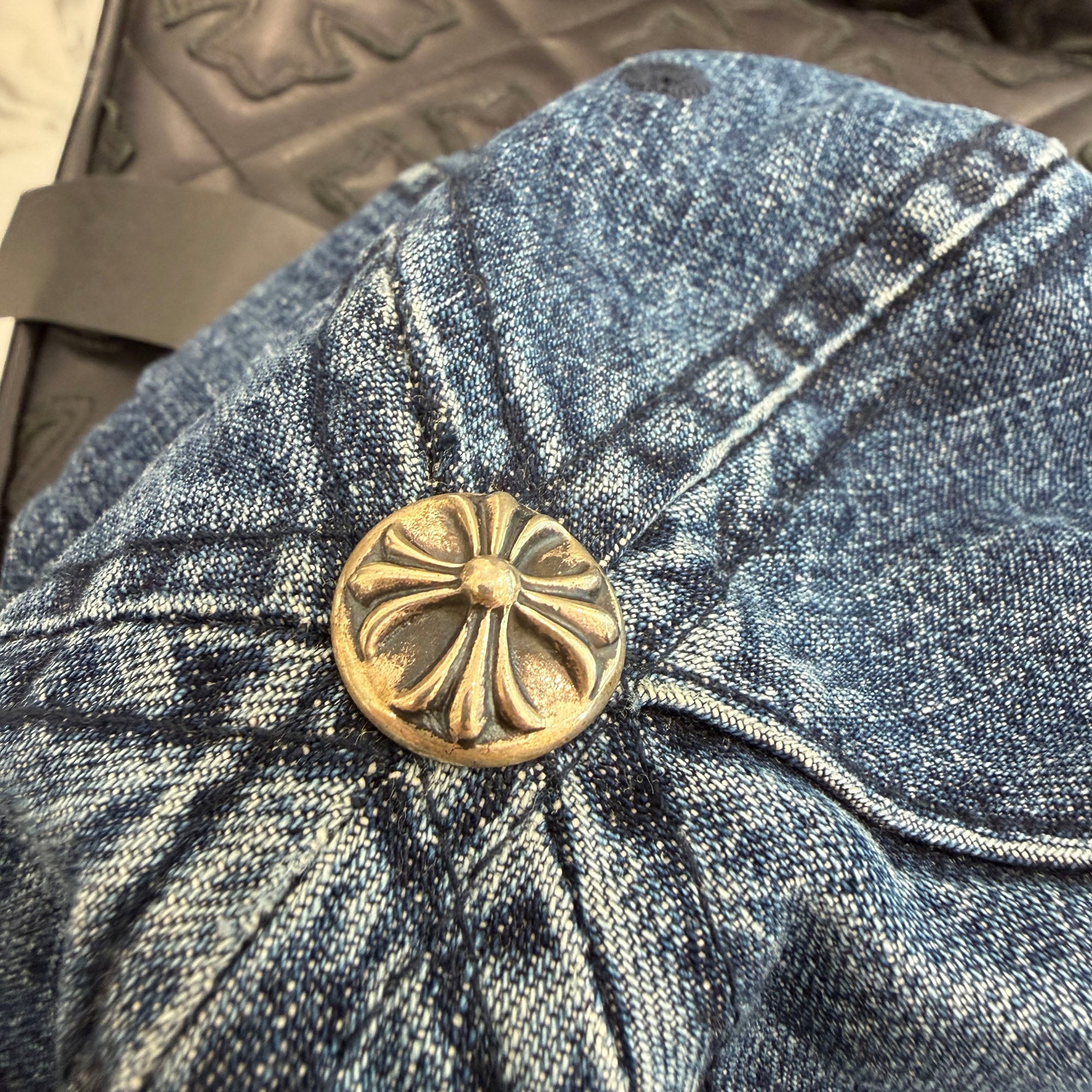 CHROME HEARTS 2024SS Vine Dagger Embroidery Denim Trucker Cap Size ONE SIZE（53-60）クロムハーツ ヴァインダガー 刺繍 デニム トラッカーキャップ サイズONE SIZE（53-60）