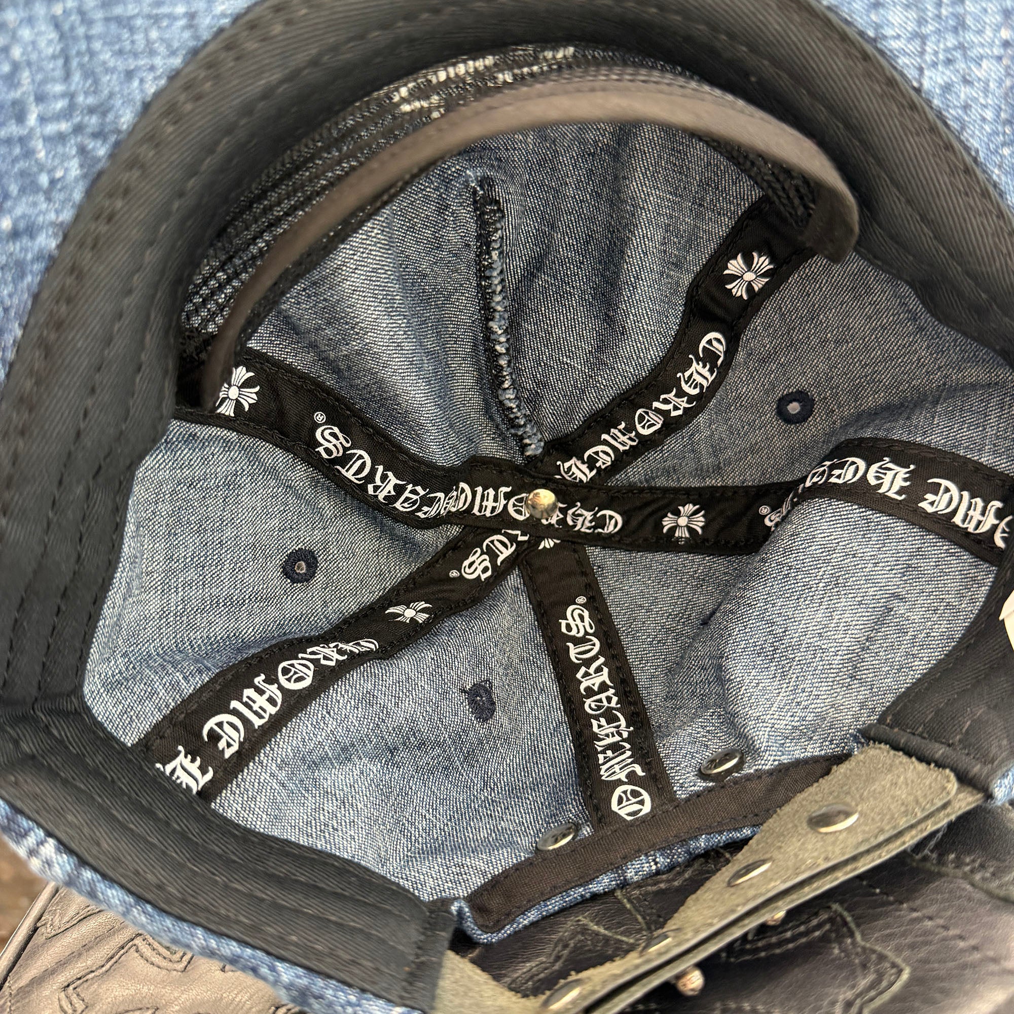 CHROME HEARTS 2024SS Vine Dagger Embroidery Denim Trucker Cap Size ONE SIZE（53-60）クロムハーツ ヴァインダガー 刺繍 デニム トラッカーキャップ サイズONE SIZE（53-60）