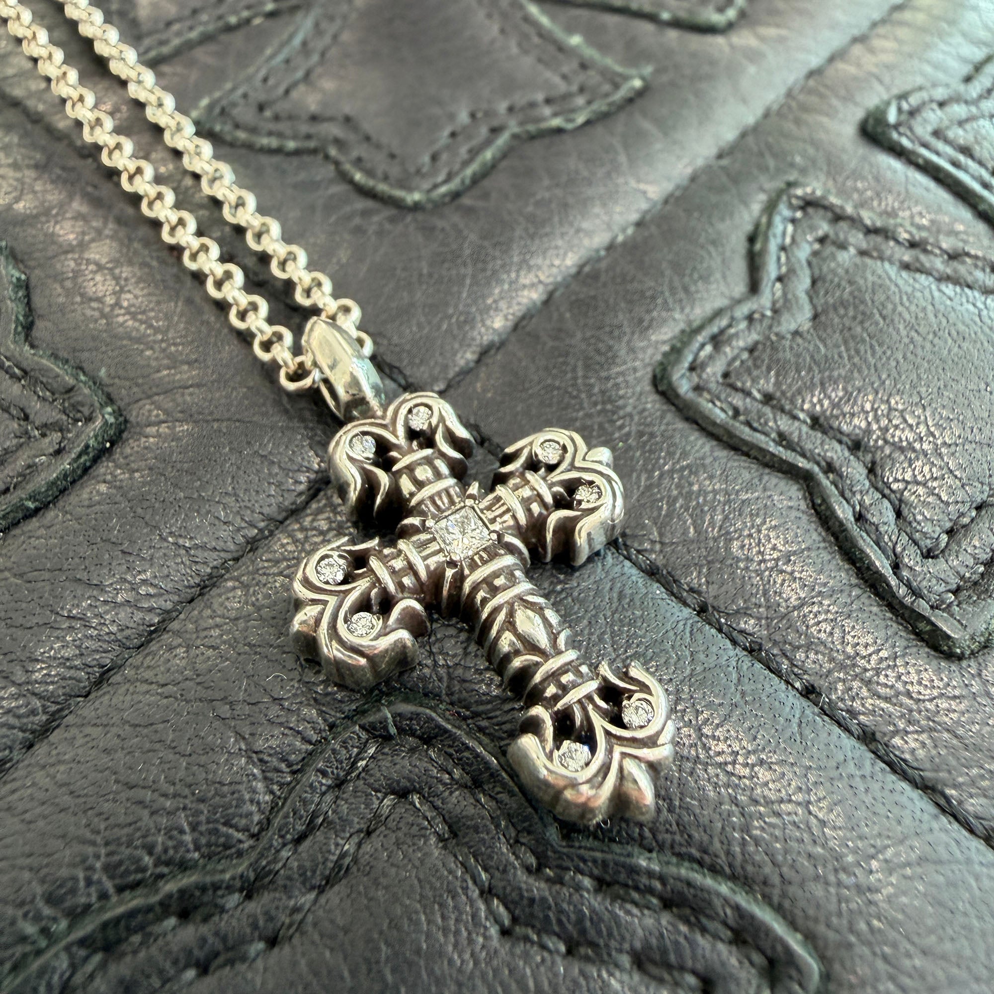 CHROME HEARTS Filigree Cross Charm  Pave Diamond Pendant Top &  Roll Chain Necklace Size 18 Inch クロムハーツ フィリグリークロス チャーム パヴェ ダイヤモンド ペンダントトップ & ロールチェーン ネックレス サイズ18インチ
