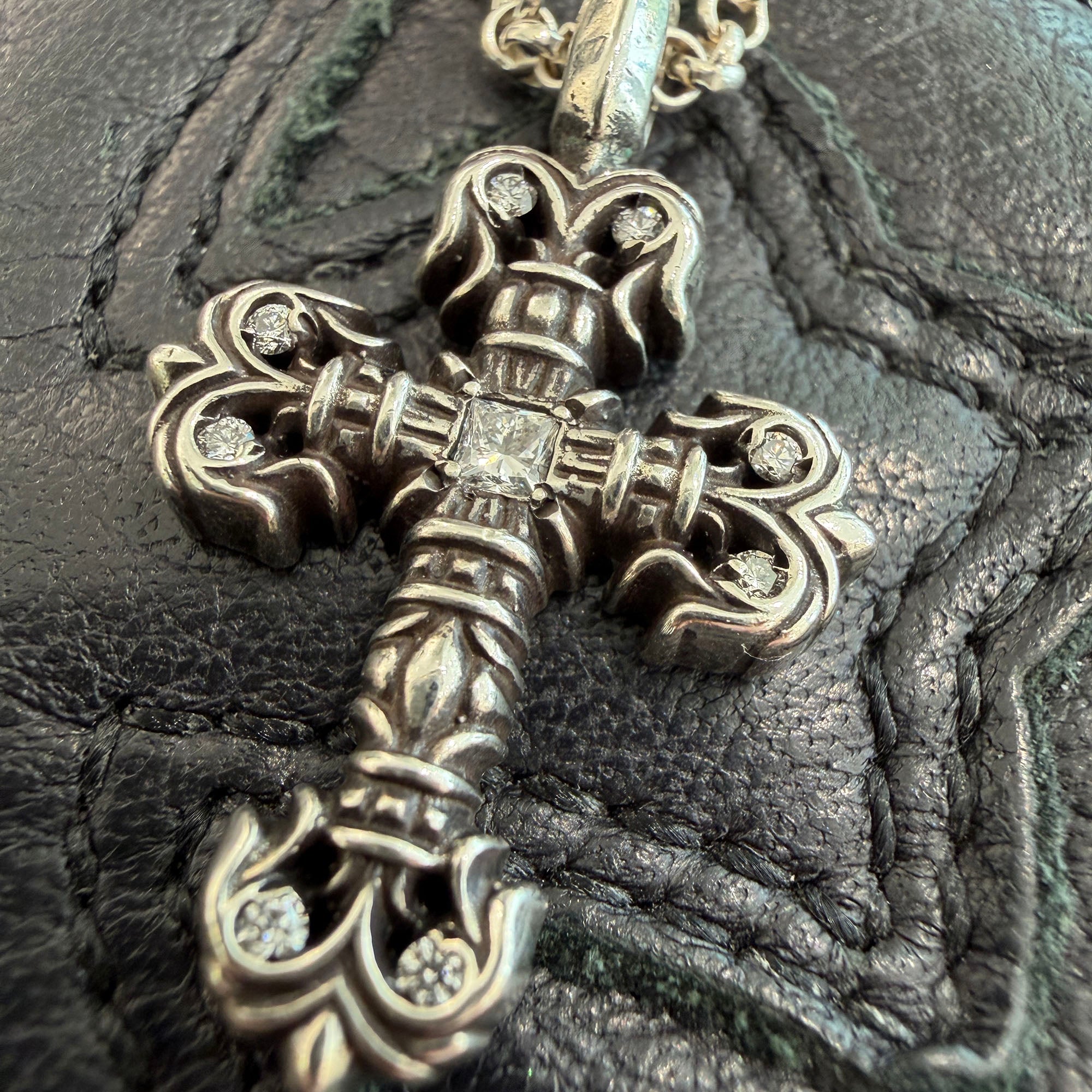 CHROME HEARTS Filigree Cross Charm  Pave Diamond Pendant Top &  Roll Chain Necklace Size 18 Inch クロムハーツ フィリグリークロス チャーム パヴェ ダイヤモンド ペンダントトップ & ロールチェーン ネックレス サイズ18インチ
