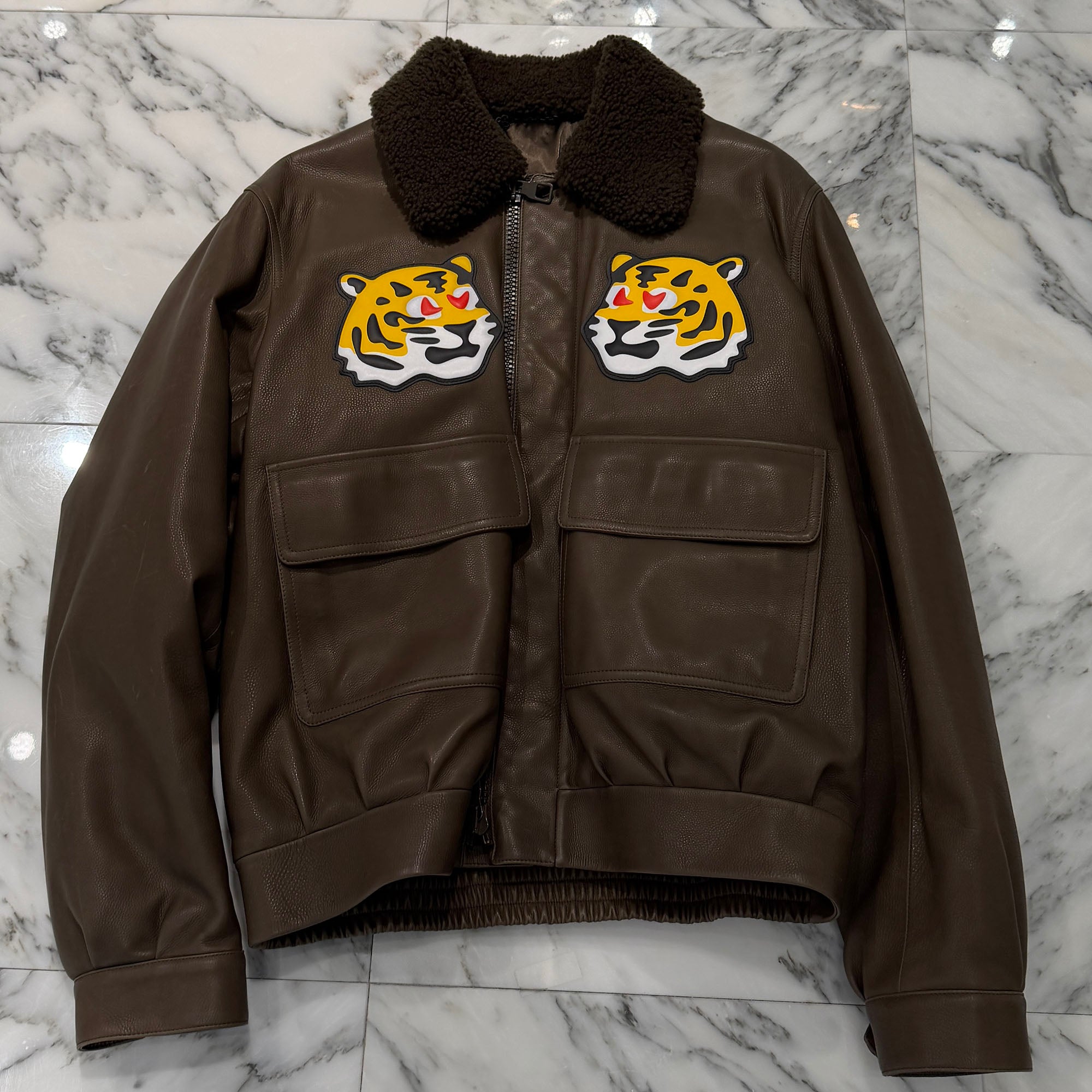 LOUIS VUITTON × NIGO 2022SS Tiger Patch Leather Bomber Jacket HML03E Size 48 ルイヴィトン × ニゴー タイガーパッチ レザーボンバージャケット サイズ48