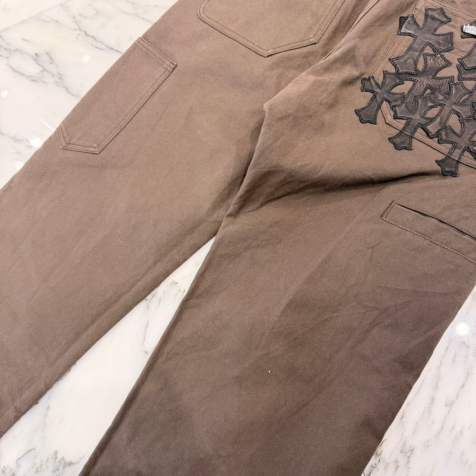 CHROME HEARTS Cemetery Cross Leather Patch Cotton Cargo Pants Size 28 クロムハーツ セメタリー クロス レザー パッチ コットン カーゴ パンツ ブラウン サイズ28