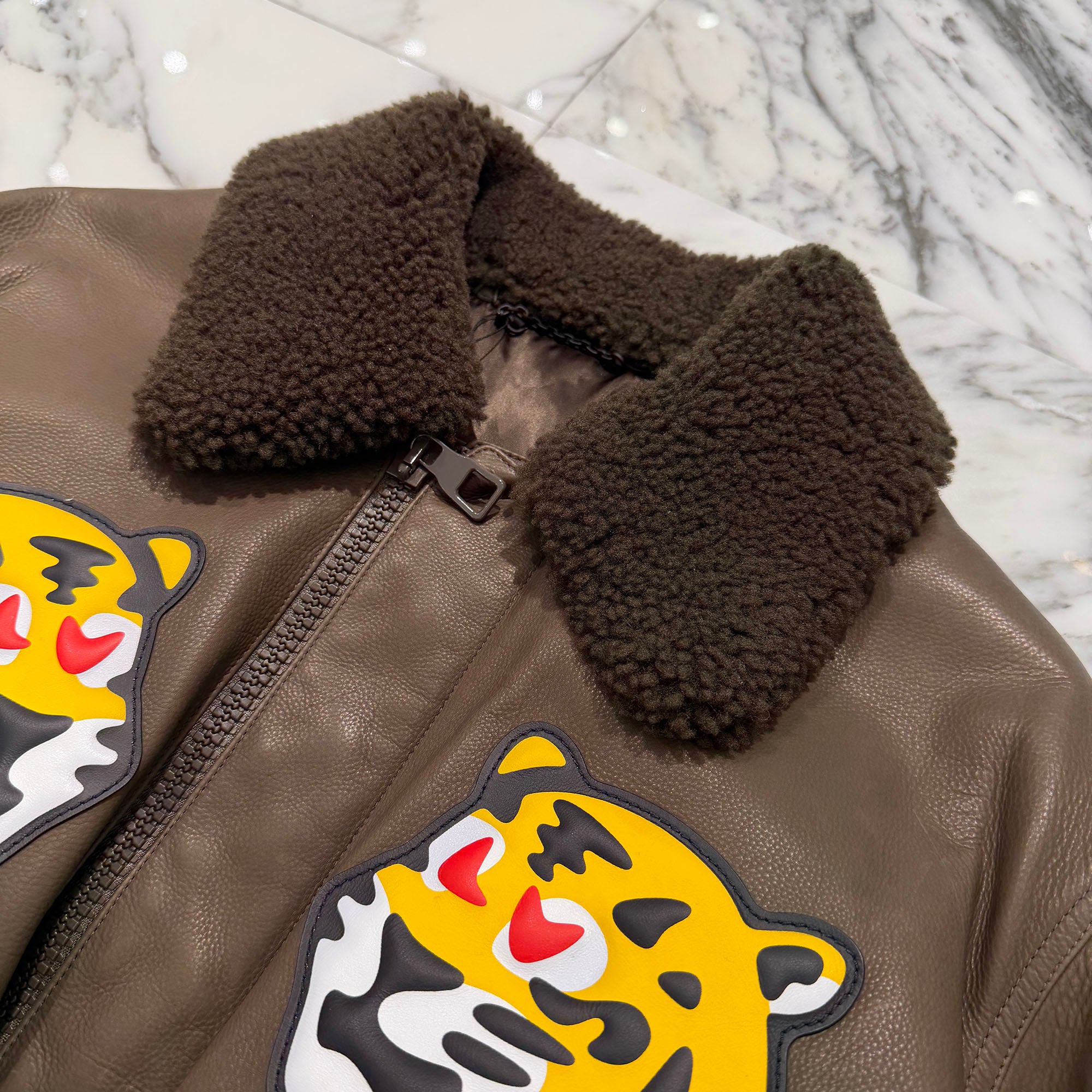 LOUIS VUITTON × NIGO 2022SS Tiger Patch Leather Bomber Jacket HML03E Size 48 ルイヴィトン × ニゴー タイガーパッチ レザーボンバージャケット サイズ48