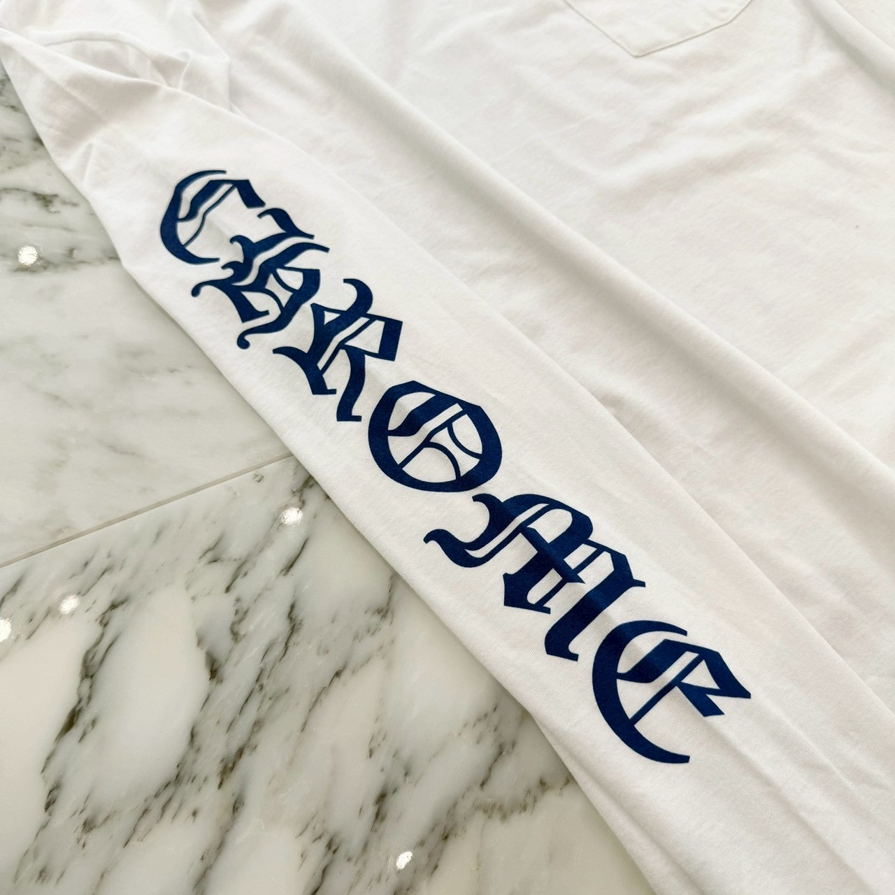 CHROME HEARTS 2025SS Old English Neck Logo Neon Blue Long Sleeve Tee Size XL クロムハーツ オールドイングリッシュ ネックロゴ ネオンブルー ロングスリーブ Tシャツ サイズXL