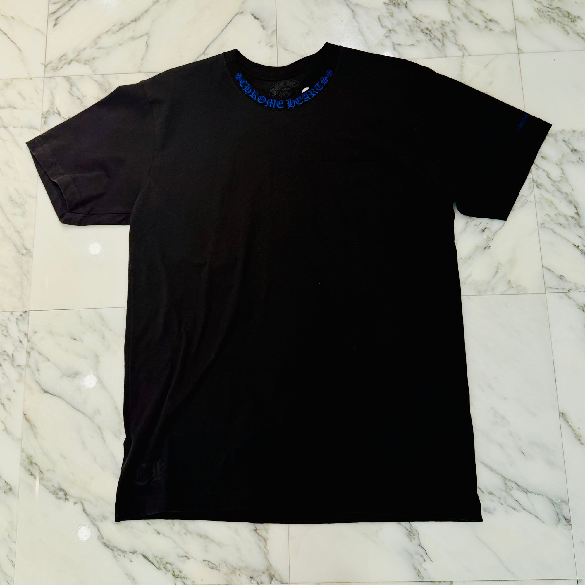 CHROME HEARTS 2025SS Old English Neck Logo Neon Blue Tee Size L クロムハーツ オールドイングリッシュ ネックロゴ ネオンブルー Tシャツ サイズL