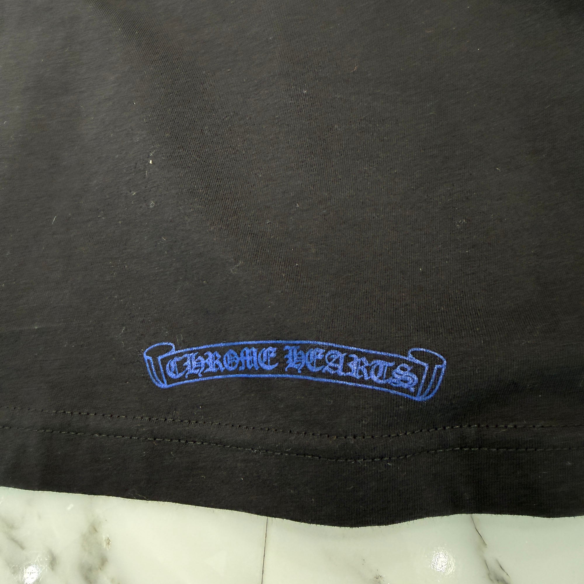 CHROME HEARTS 2025SS Old English Neck Logo Neon Blue Tee Size L クロムハーツ オールドイングリッシュ ネックロゴ ネオンブルー Tシャツ サイズL