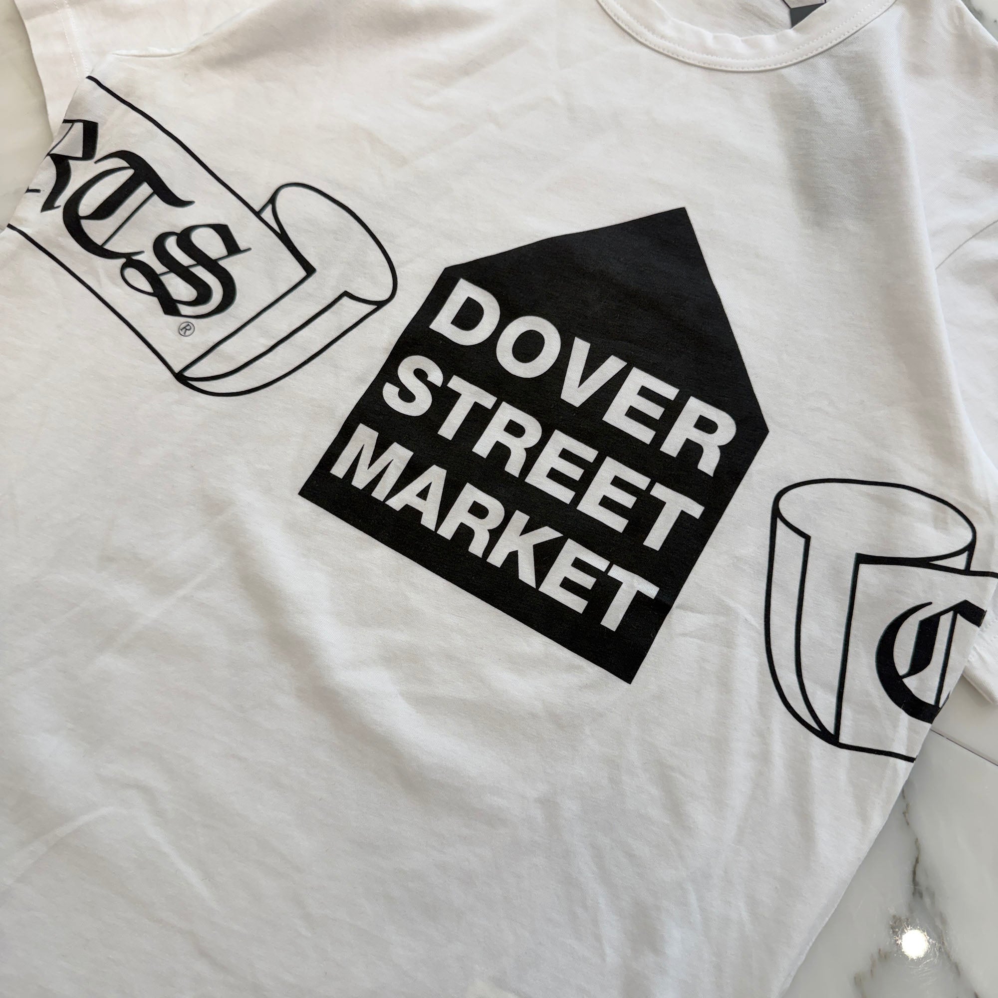 CHROME HEARTS × COMME des GARCONS Scroll Label Logo Dover Street Market Tee Size M クロムハーツ × コムデギャルソン スクロールラベルロゴ ドーバーストリート マーケット Tシャツ サイズM