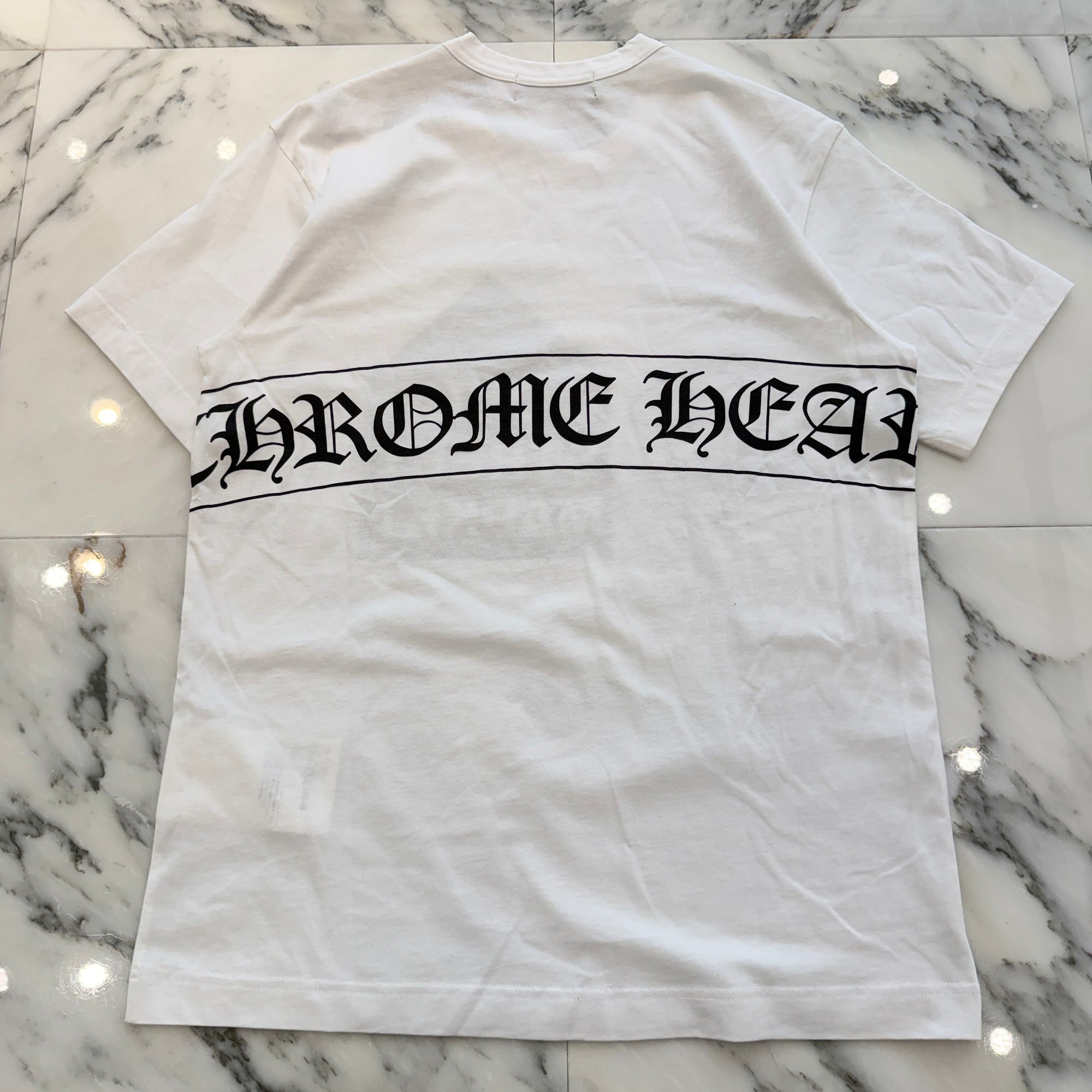 CHROME HEARTS × COMME des GARCONS Scroll Label Logo Dover Street Market Tee Size M クロムハーツ × コムデギャルソン スクロールラベルロゴ ドーバーストリート マーケット Tシャツ サイズM