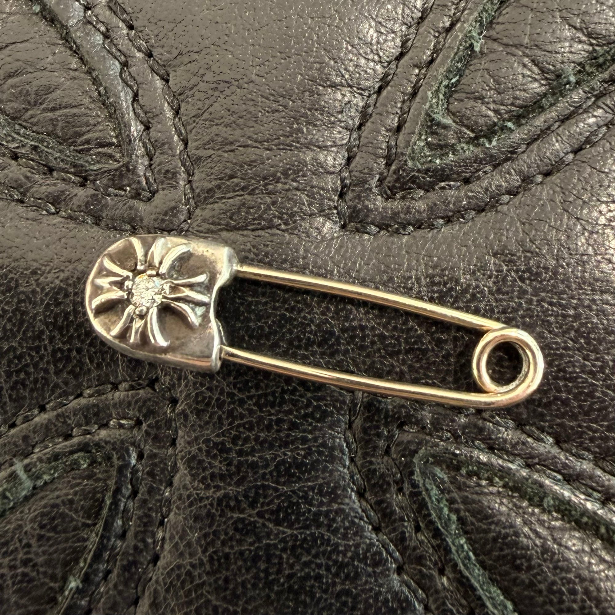 CHROME HEARTS Safety Pin 1 Diamond Pendant Charm クロムハーツ セーフティ ピン 1ダイヤモンド ペンダントチャーム