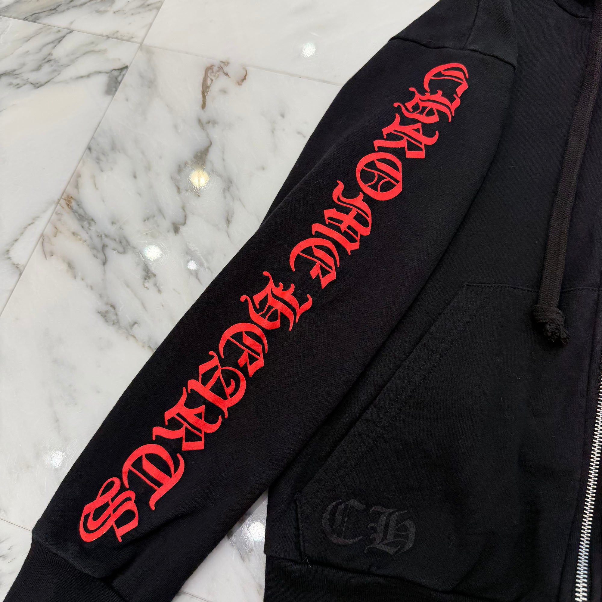 CHROME HEARTS Red Vine Dagger Arm Logo Zip Up Hoodie Size XS クロムハーツ レッドヴァインダガー アームロゴ ジップアップ フーディー サイズXS