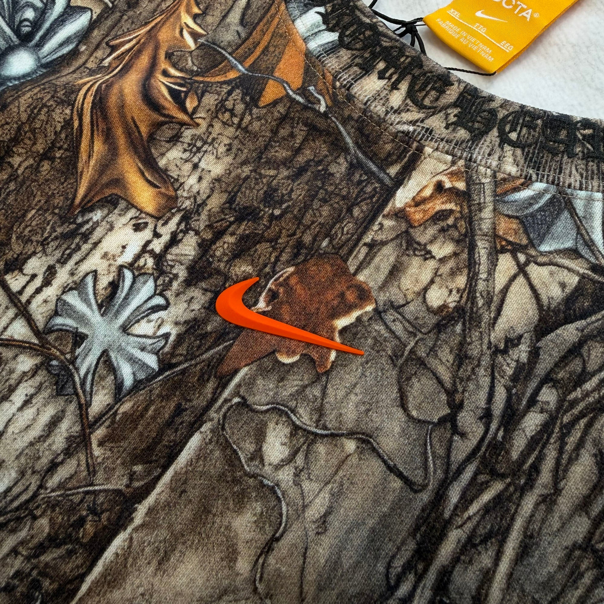 CHROME HEARTS × NIKE × Drake NOCTA 2026SS Camo Neck Logo Crewneck Sweatshirt Size XXL クロムハーツ×ナイキ×ドレイク ノクタ カモネックロゴクルーネックスウェットシャツ サイズXXL