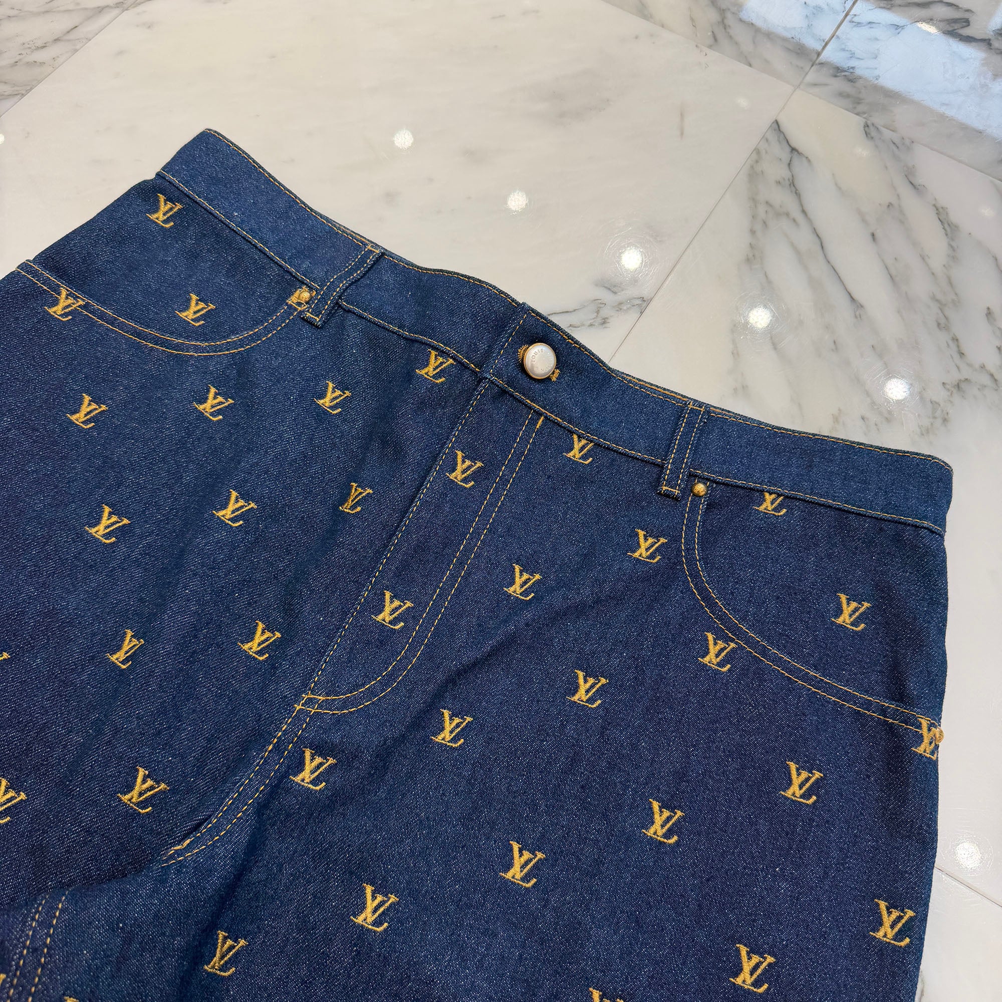 LOUIS VUITTON 2024SS LV Logo Embroidered Signature Denim Shorts 1AFIAM Size 36 ルイヴィトン LVロゴ刺繍 シグネチャー デニムショートパンツ サイズ36