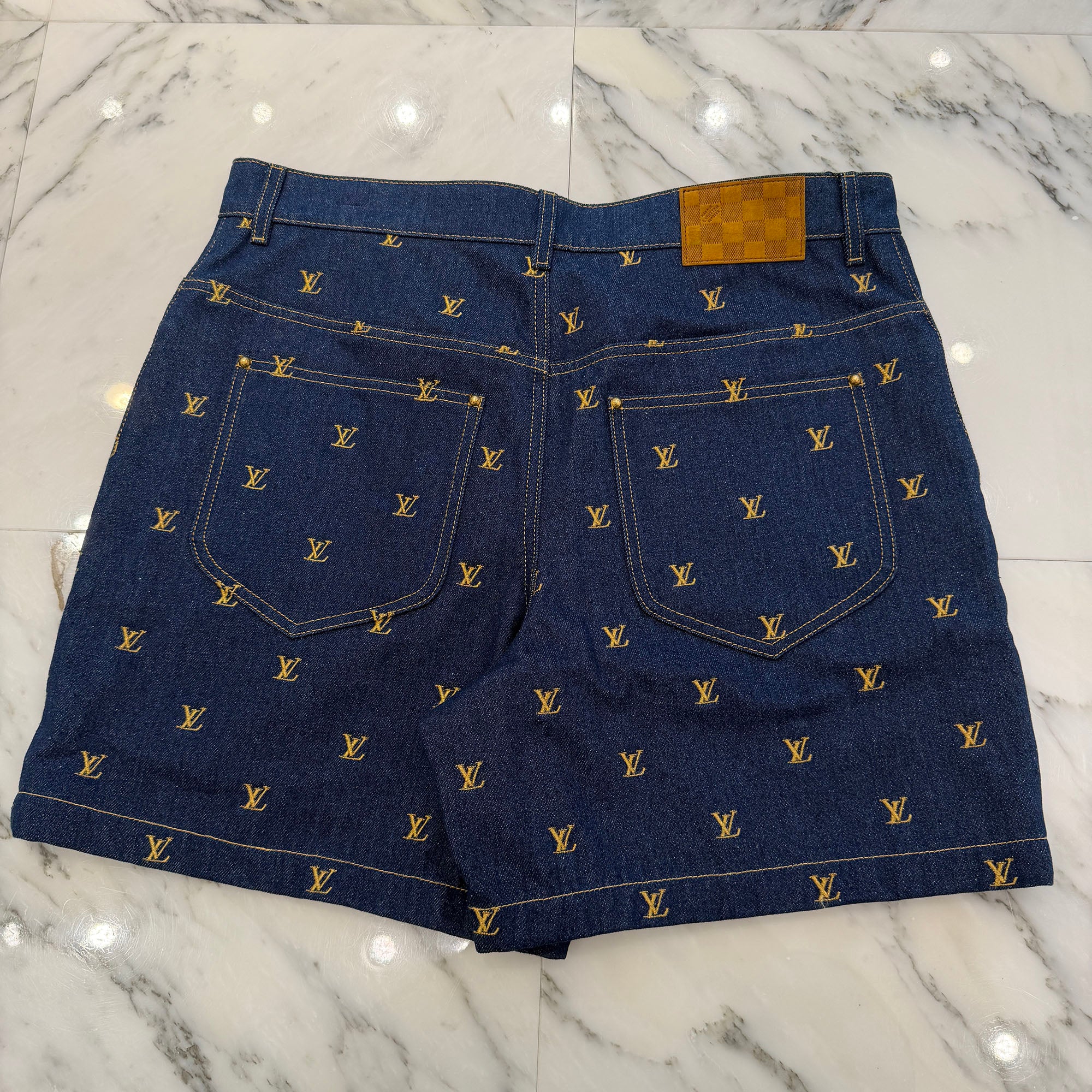 LOUIS VUITTON 2024SS LV Logo Embroidered Signature Denim Shorts 1AFIAM Size 36 ルイヴィトン LVロゴ刺繍 シグネチャー デニムショートパンツ サイズ36