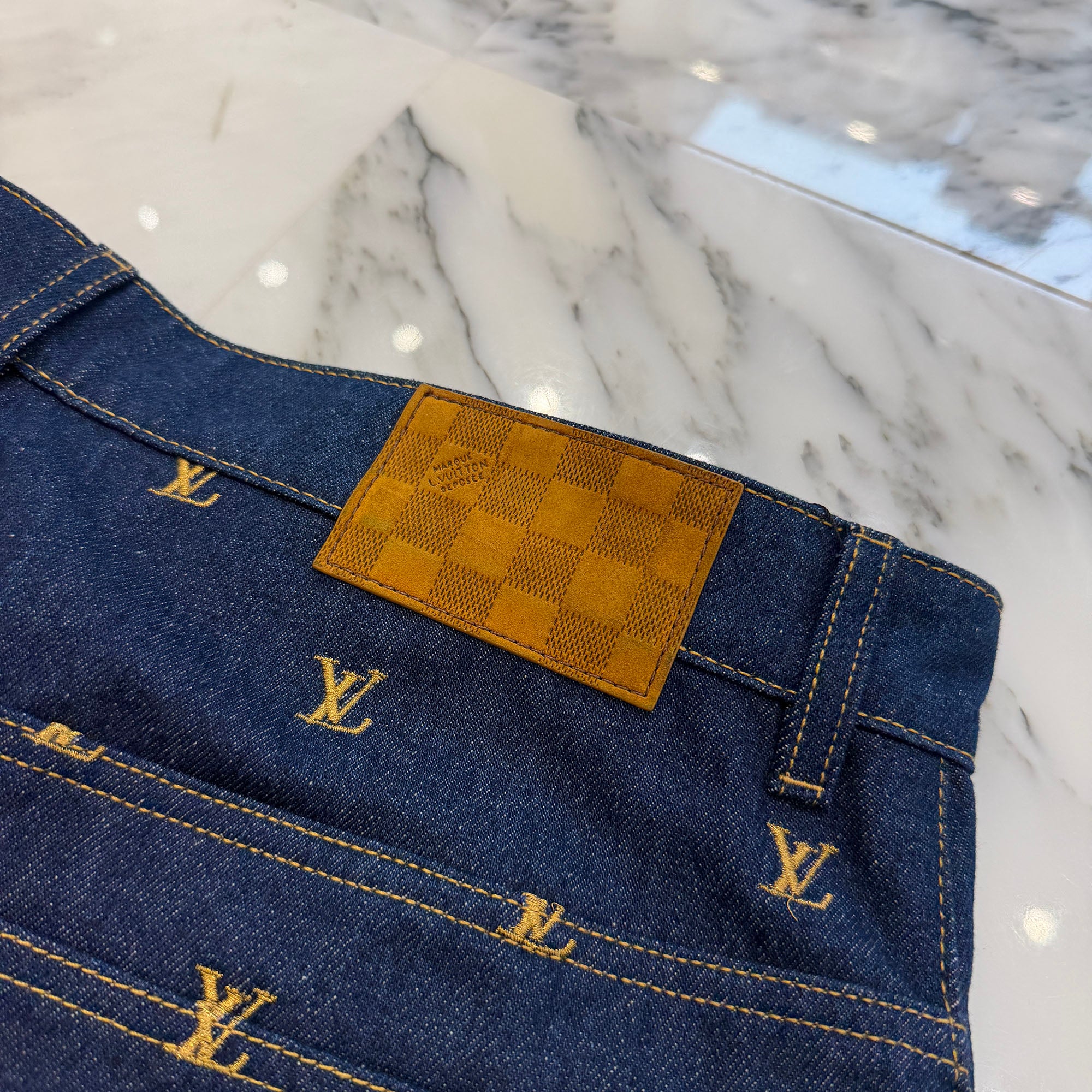 LOUIS VUITTON 2024SS LV Logo Embroidered Signature Denim Shorts 1AFIAM Size 36 ルイヴィトン LVロゴ刺繍 シグネチャー デニムショートパンツ サイズ36
