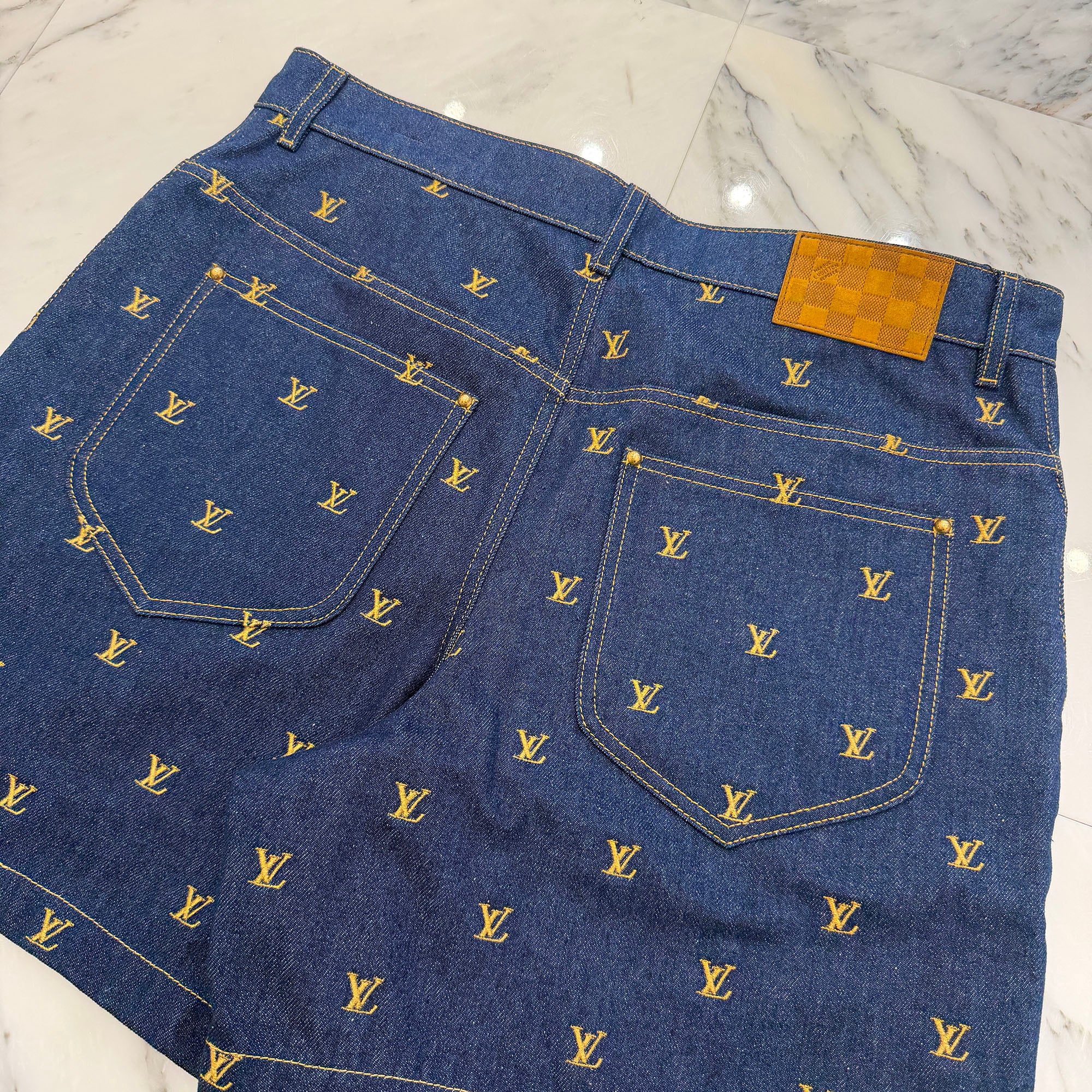 LOUIS VUITTON 2024SS LV Logo Embroidered Signature Denim Shorts 1AFIAM Size 36 ルイヴィトン LVロゴ刺繍 シグネチャー デニムショートパンツ サイズ36