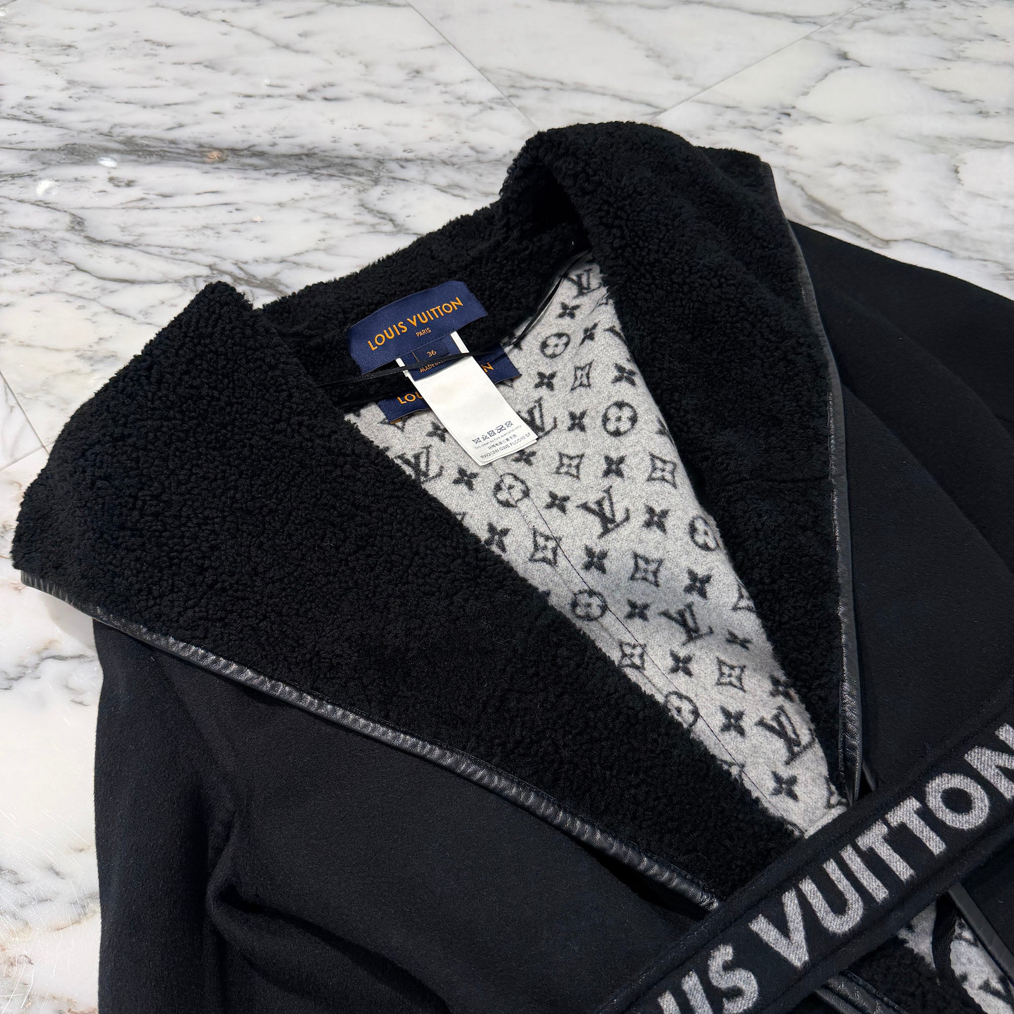 LOUIS VUITTON Signature Double Face Pelted Wool Leather Boa Coat Size 36 ルイヴィトン シグネチャー ダブルフェイス ペルテッド ウールレザー ボアコート サイズ36