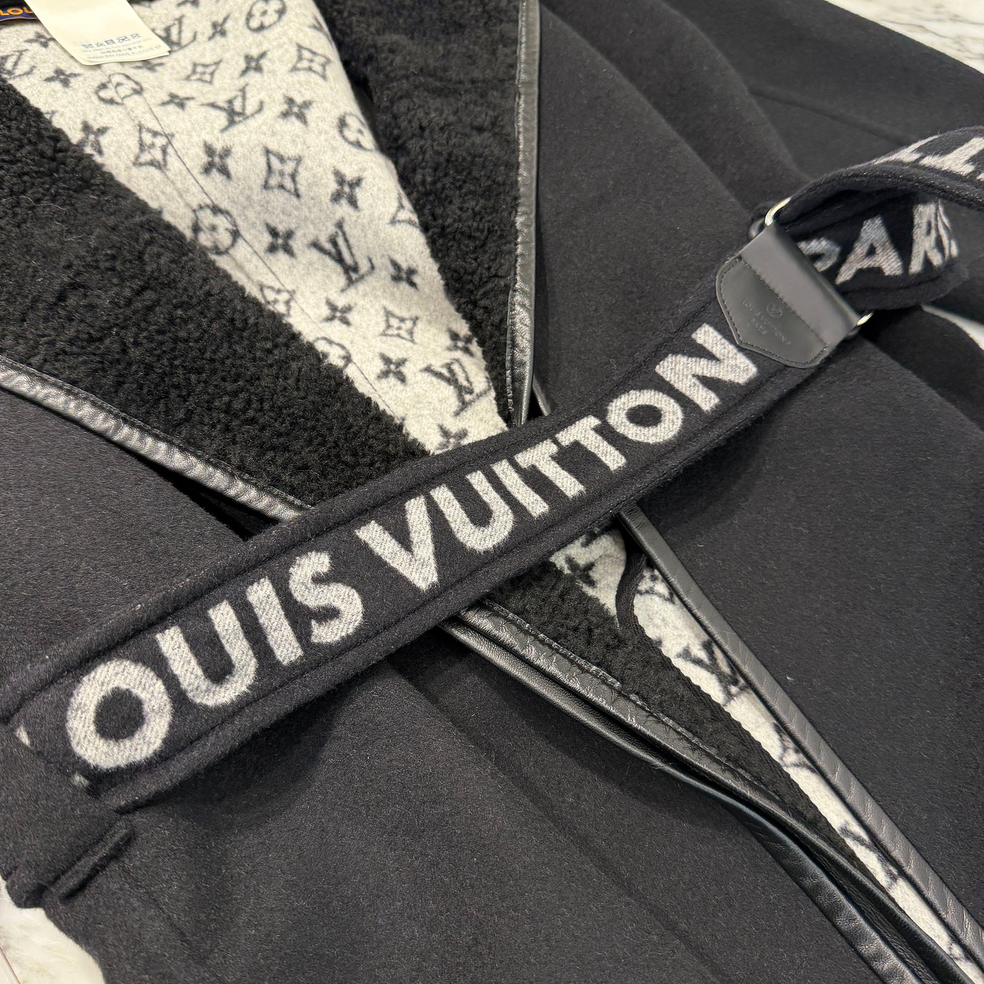 LOUIS VUITTON Signature Double Face Pelted Wool Leather Boa Coat Size 36 ルイヴィトン シグネチャー ダブルフェイス ペルテッド ウールレザー ボアコート サイズ36