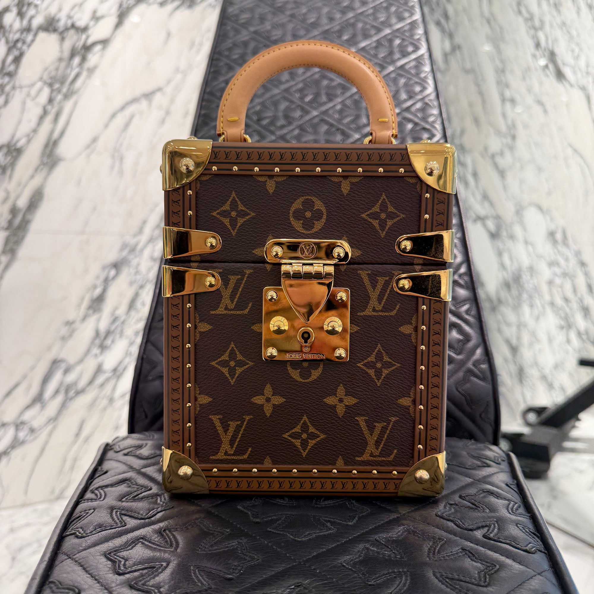 LOUIS VUITTON Monogram Camera Box Shoulder Bag M10079 ルイヴィトン モノグラム カメラボックス ショルダーバッグ