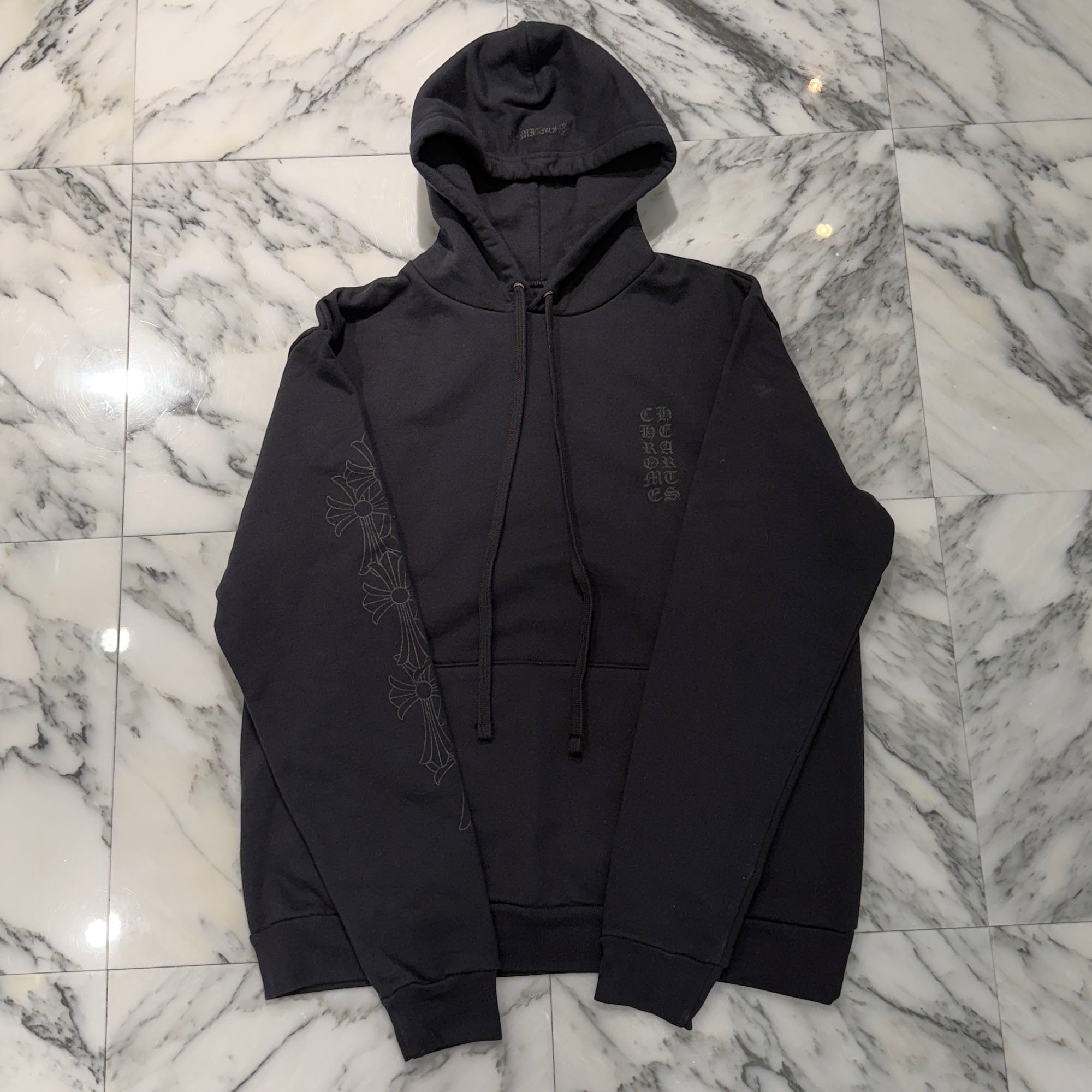 CHROME HEARTS Miami Limited Vertical Logo Cemetery Cross Print Pullover Hoodie Size M クロムハーツ マイアミ限定 ヴァーティカルロゴ セメタリークロスプリント プルオーバーフーディー サイズM