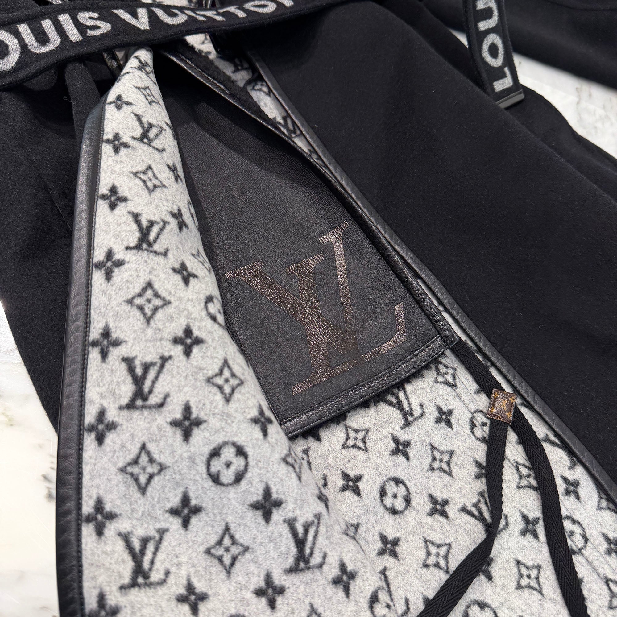 LOUIS VUITTON Signature Double Face Pelted Wool Leather Boa Coat Size 36 ルイヴィトン シグネチャー ダブルフェイス ペルテッド ウールレザー ボアコート サイズ36
