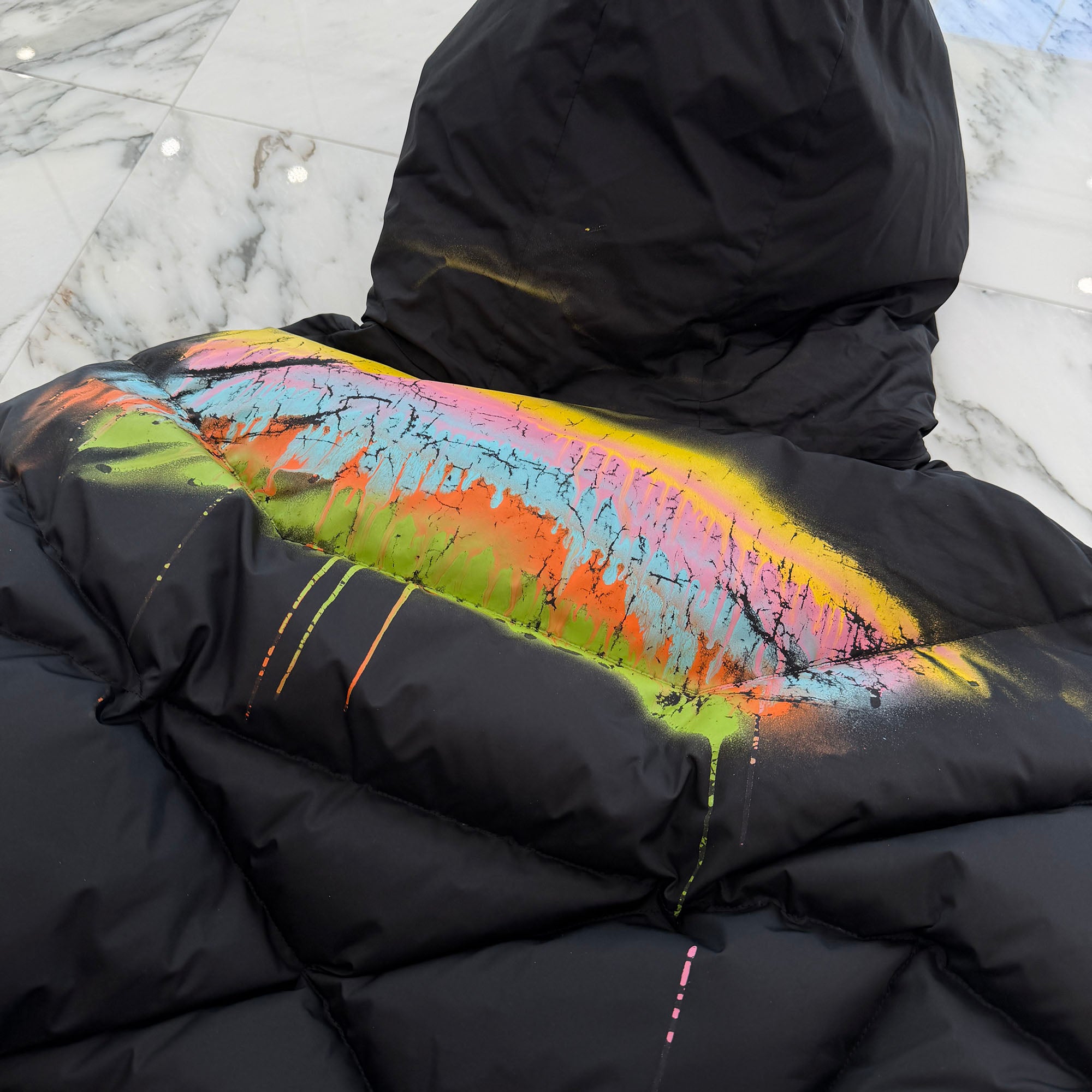 KHRISJOY Graffiti Print Puff Khris Iconic Down Jacket AFMW001NYGL Size 02 クリスジョイ グラフィティプリント パフクリス アイコニック ダウンジャケット サイズ02