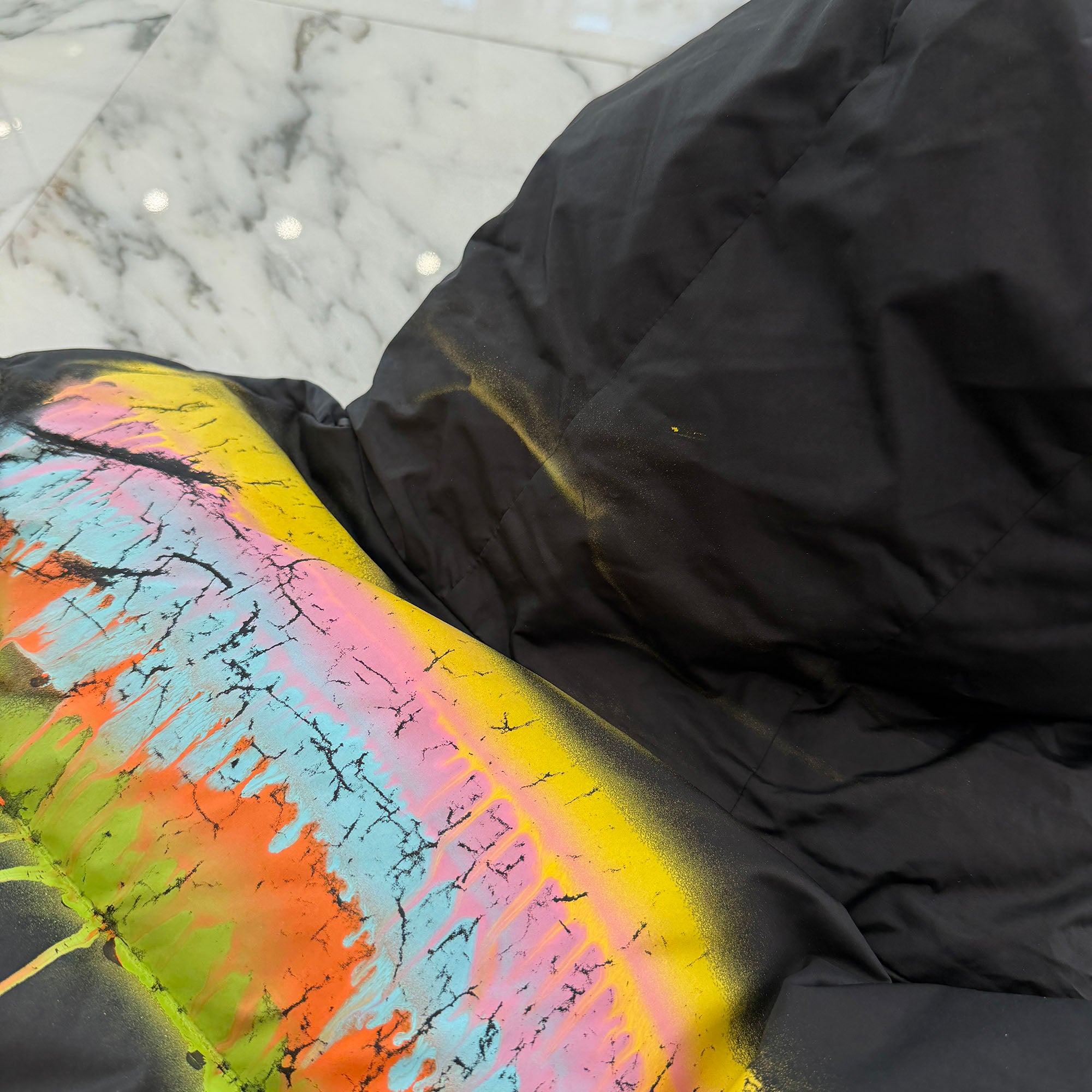 KHRISJOY Graffiti Print Puff Khris Iconic Down Jacket AFMW001NYGL Size 02 クリスジョイ グラフィティプリント パフクリス アイコニック ダウンジャケット サイズ02
