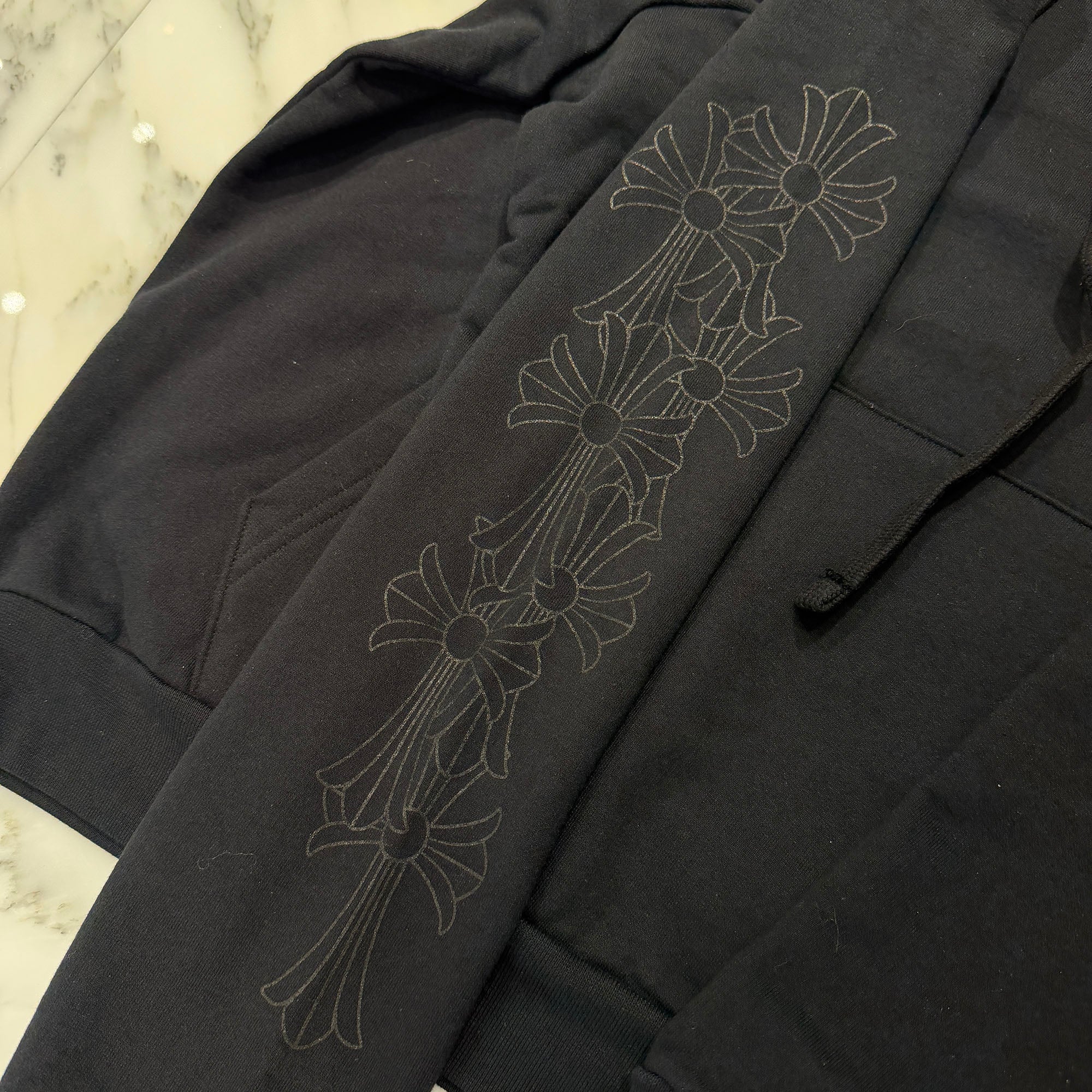 CHROME HEARTS Miami Limited Vertical Logo Cemetery Cross Print Pullover Hoodie Size L クロムハーツ マイアミ限定 ヴァーティカルロゴ セメタリークロスプリント プルオーバーフーディー サイズL