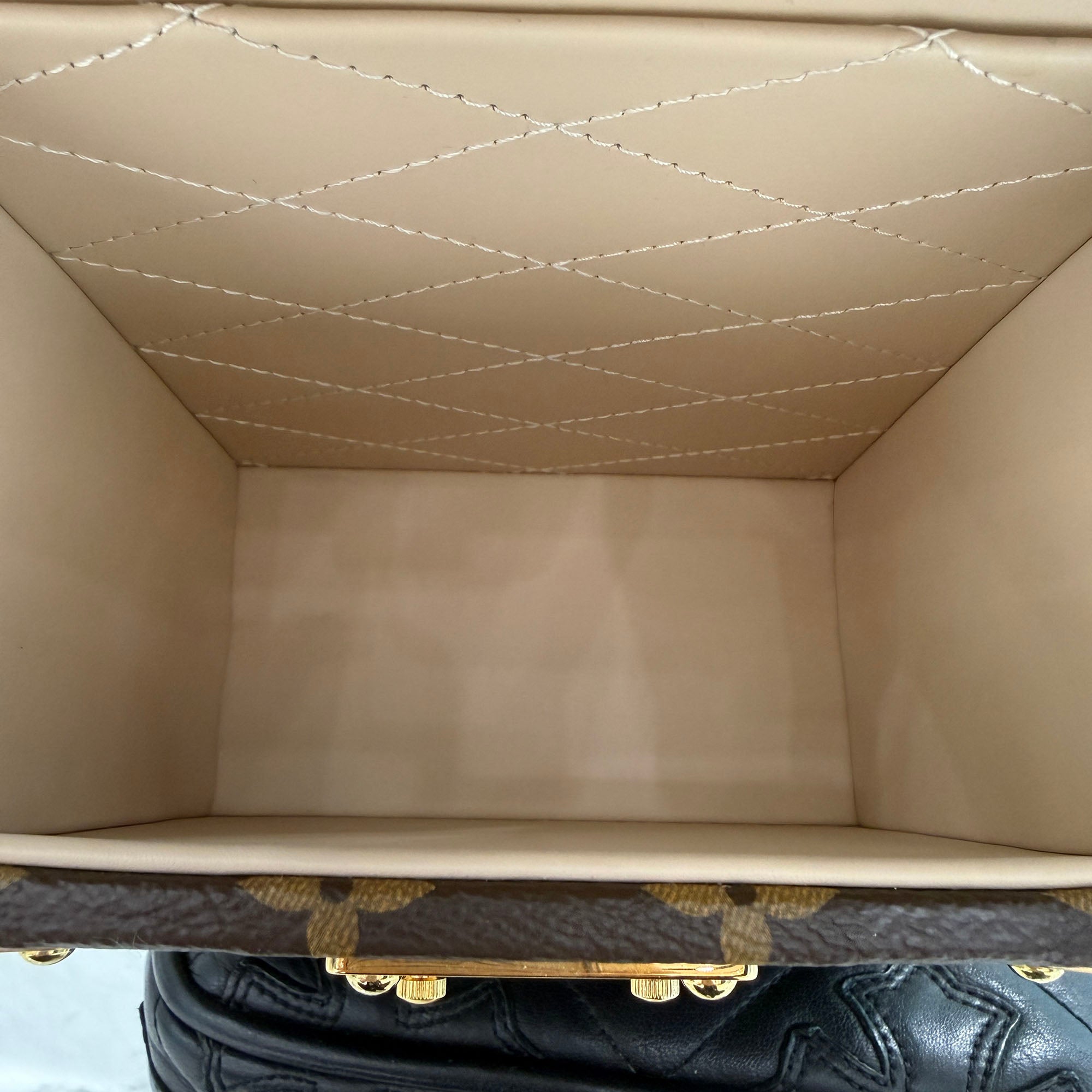 LOUIS VUITTON Monogram Camera Box Shoulder Bag M10079 ルイヴィトン モノグラム カメラボックス ショルダーバッグ