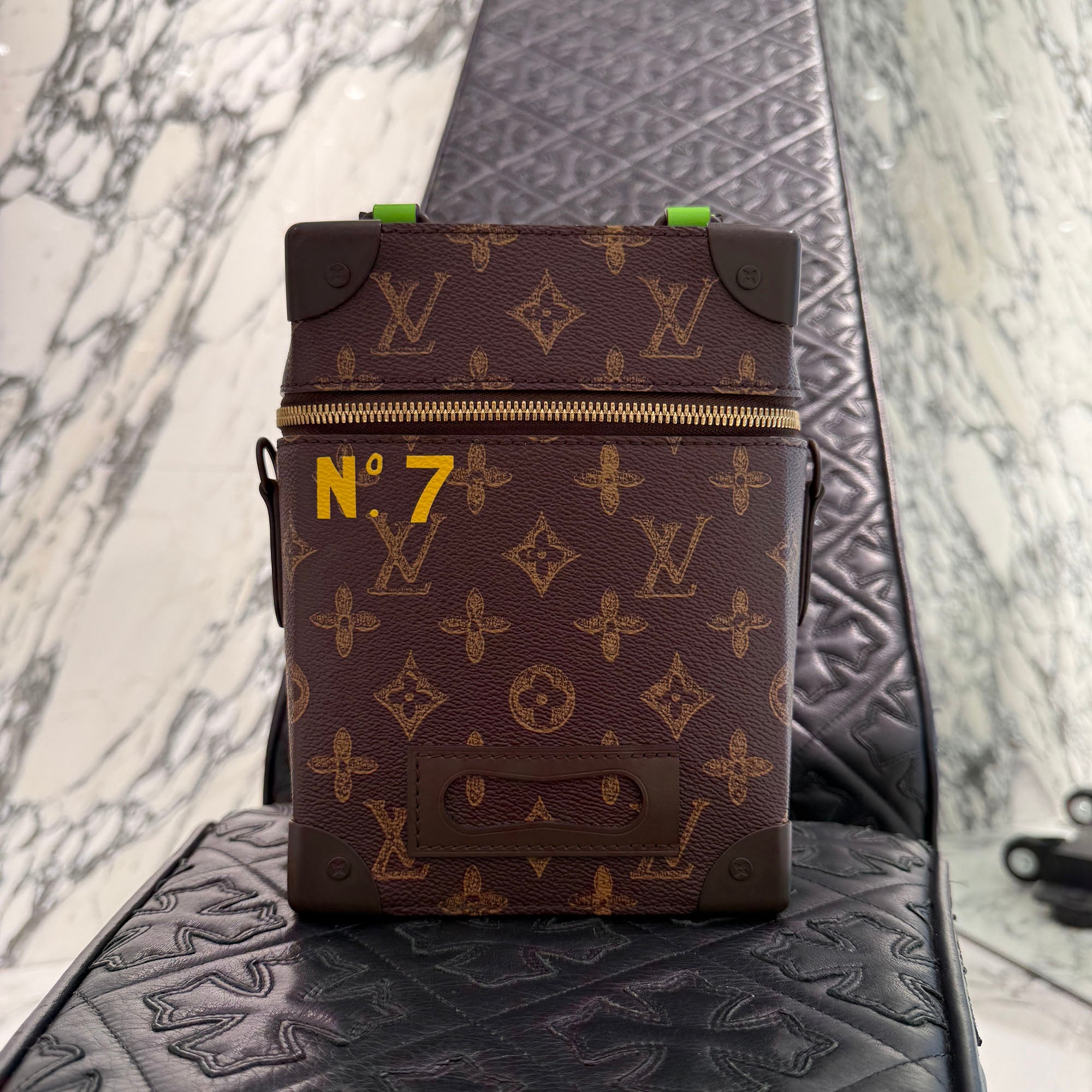 LOUIS VUITTON Monogram Vertical Box Trunk Shoulder Bag M59664 ルイヴィトン モノグラム ヴェルティカル・ボックス トランク ショルダーバッグ