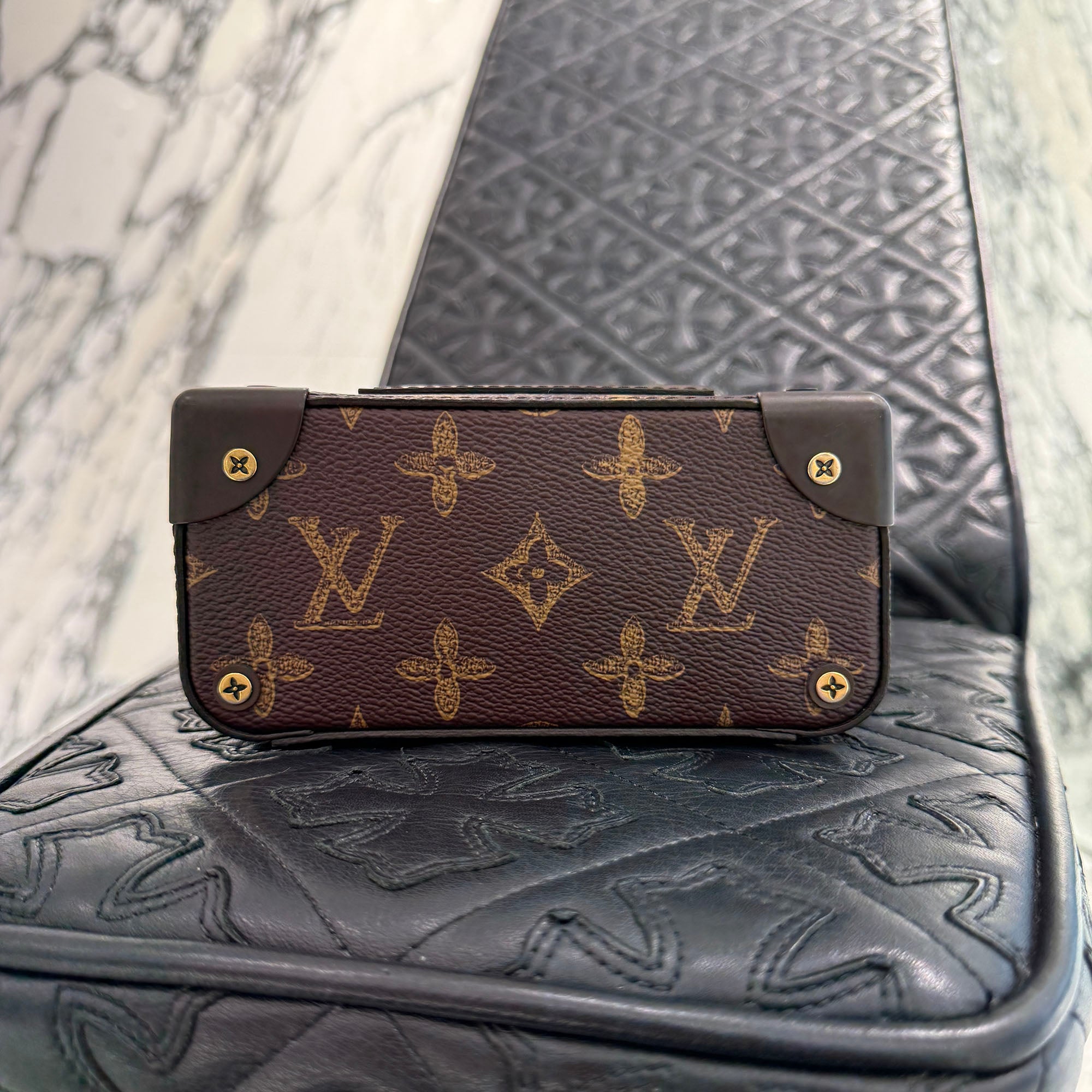 LOUIS VUITTON Monogram Vertical Box Trunk Shoulder Bag M59664 ルイヴィトン モノグラム ヴェルティカル・ボックス トランク ショルダーバッグ