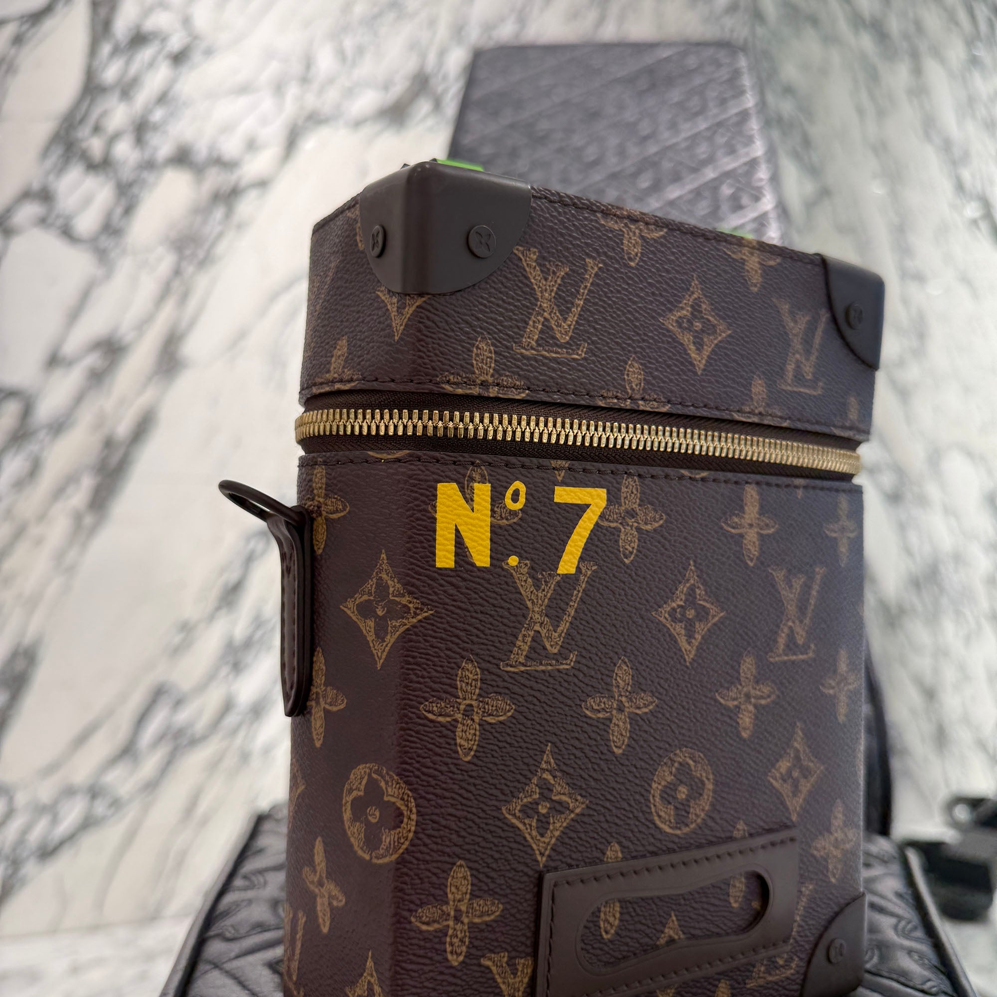 LOUIS VUITTON Monogram Vertical Box Trunk Shoulder Bag M59664 ルイヴィトン モノグラム ヴェルティカル・ボックス トランク ショルダーバッグ