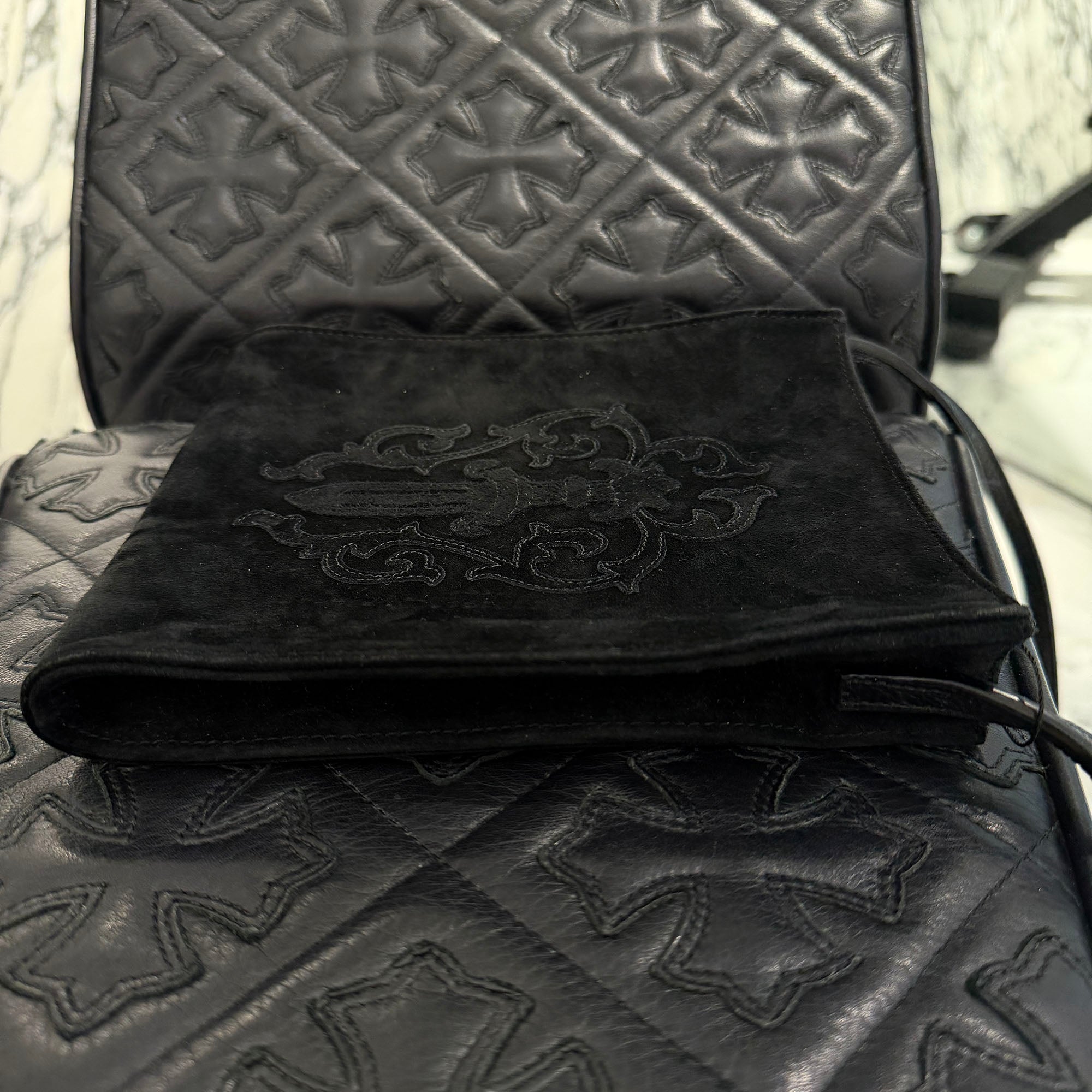 CHROME HEARTS Suede Leather Square Pocket Vine Dagger Patch Shoulder Bag クロムハーツ スエードレザー スクエアポケット ヴァインダガー パッチ ショルダーバッグ