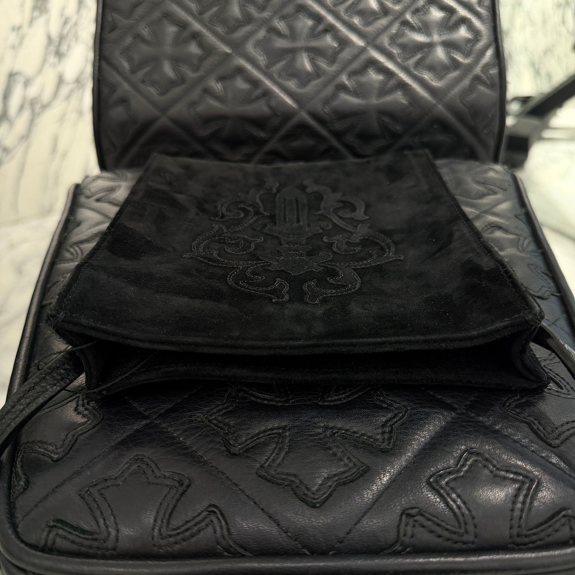 CHROME HEARTS Suede Leather Square Pocket Vine Dagger Patch Shoulder Bag クロムハーツ スエードレザー スクエアポケット ヴァインダガー パッチ ショルダーバッグ