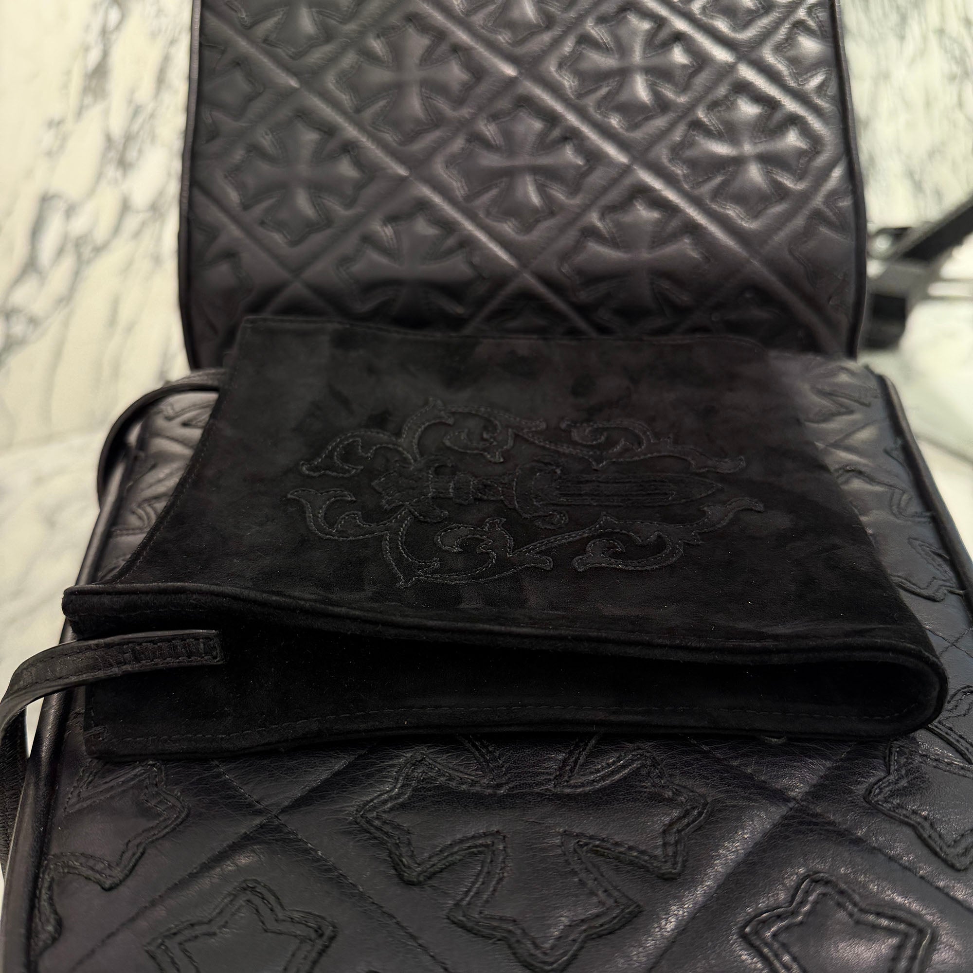 CHROME HEARTS Suede Leather Square Pocket Vine Dagger Patch Shoulder Bag クロムハーツ スエードレザー スクエアポケット ヴァインダガー パッチ ショルダーバッグ
