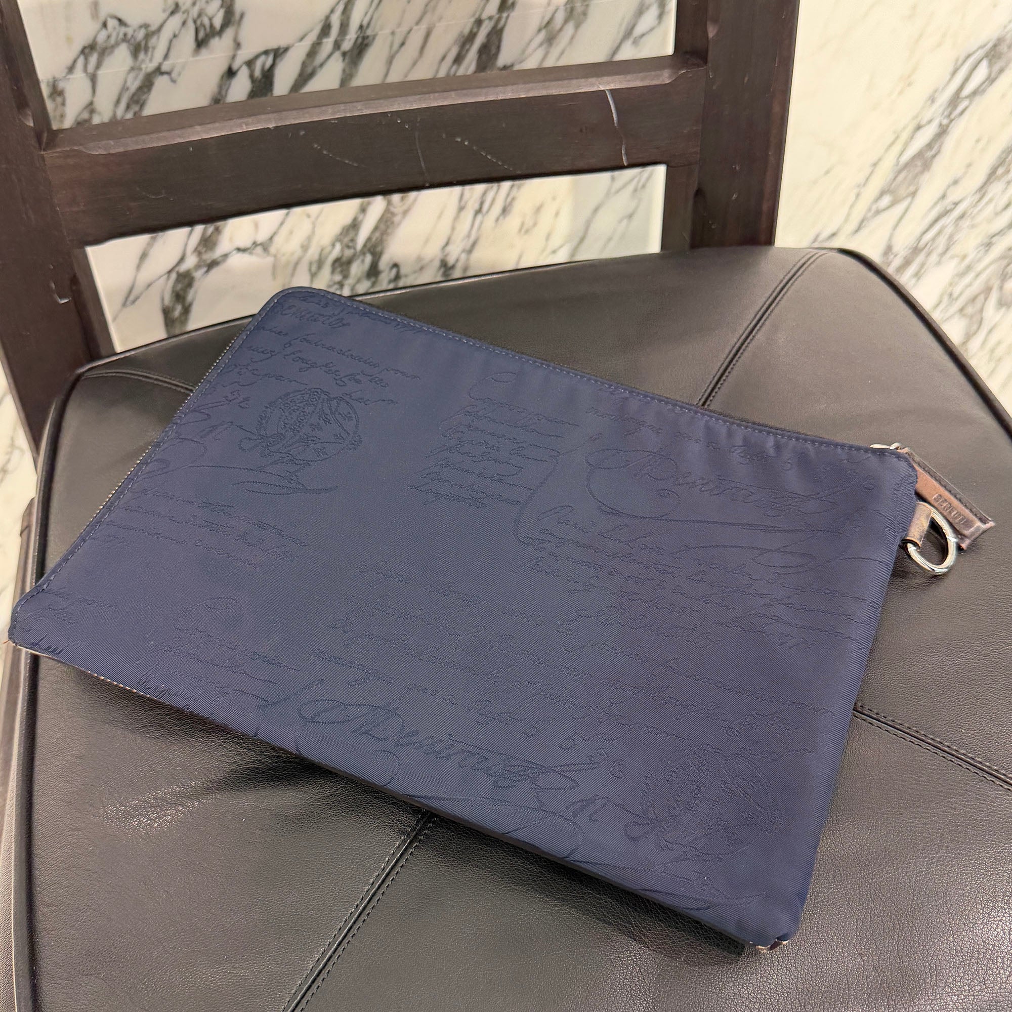 Berluti 2022SS Calligraphy "NINO GM" Leather Clutch Bag ベルルティ カリグラフィ "ニノ GM" レザー クラッチ バッグ