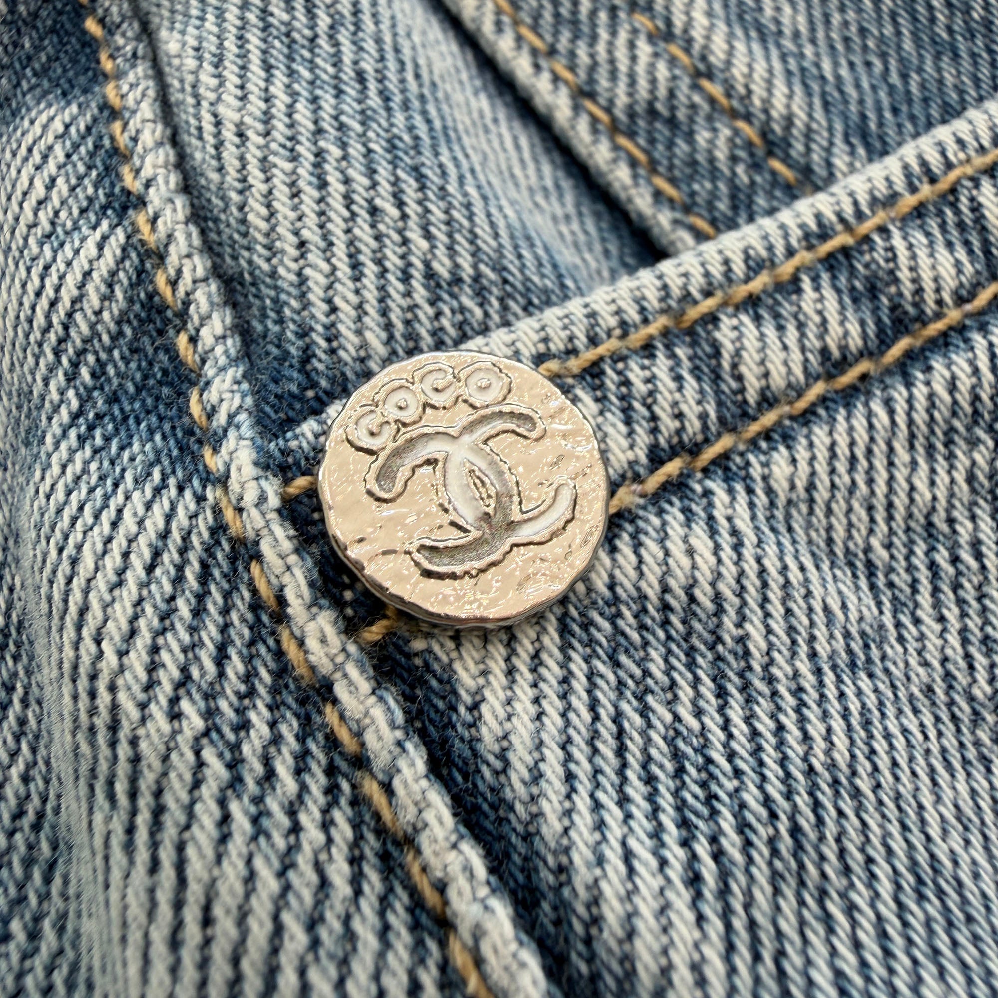 CHANEL 2025SS Coco Beach Collection Embroidery Denim Short Pants P78558 V71193 Size 34 シャネル ココビーチコレクション 刺繍 デニムショートパンツ サイズ34